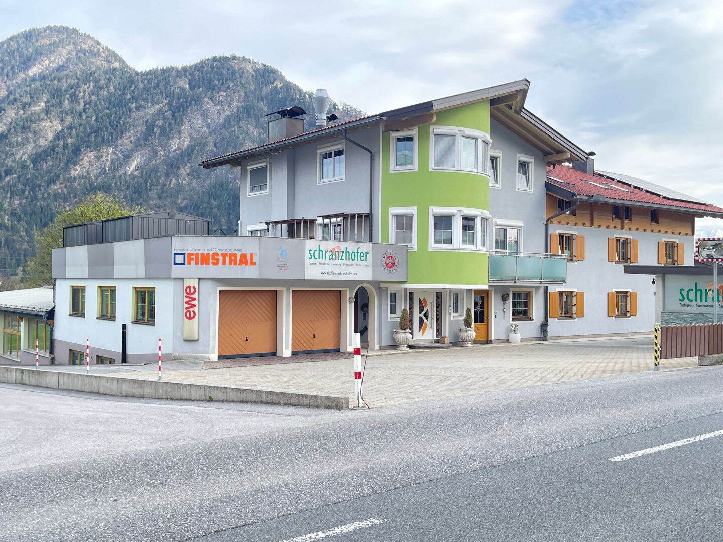 Tischlerei mit Büro im Tiroler Unterland zwischen Jenbach und Wörgl, Eingang Zillertal