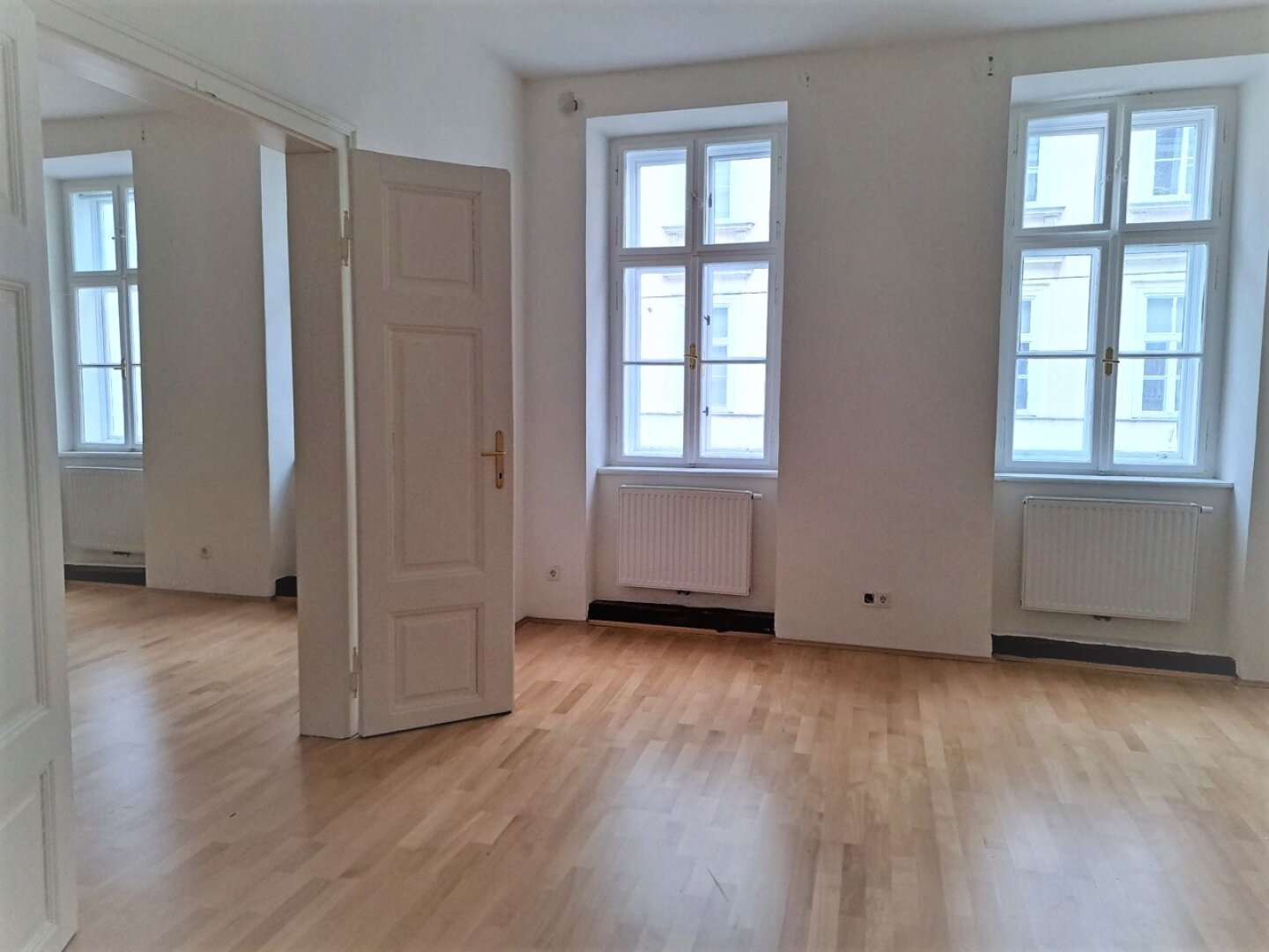 Mietkaufmodell mit verbindlichem Erwerb - 2 Zimmer Wohnung mit Biedermeier-Charme im generalsanierten Biedermeierhaus