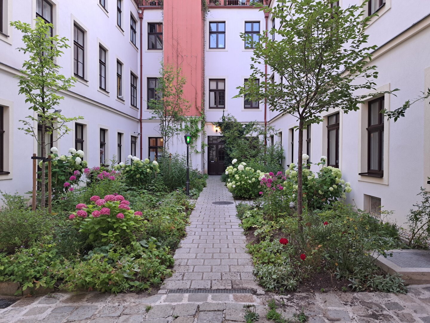 Historisches Dachgeschossjuwel mit Terrasse – 1090 Wien