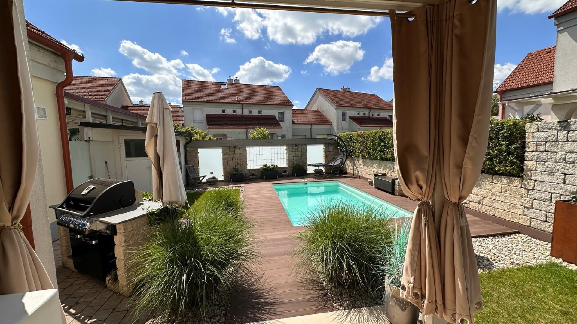 Charmantes Reihenhaus mit Pool & Top-Ausstattung