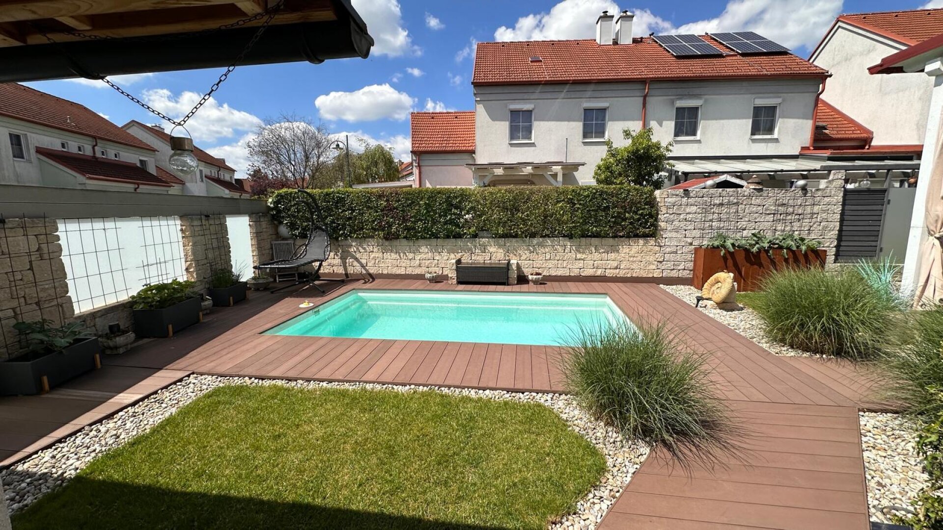 Charmantes Reihenhaus mit Pool & Top-Ausstattung