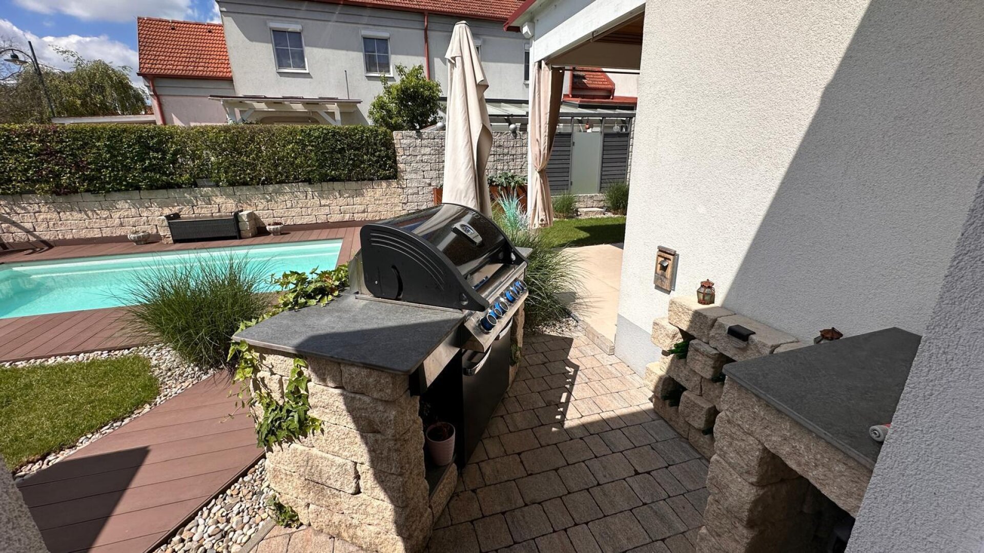 Charmantes Reihenhaus mit Pool & Top-Ausstattung