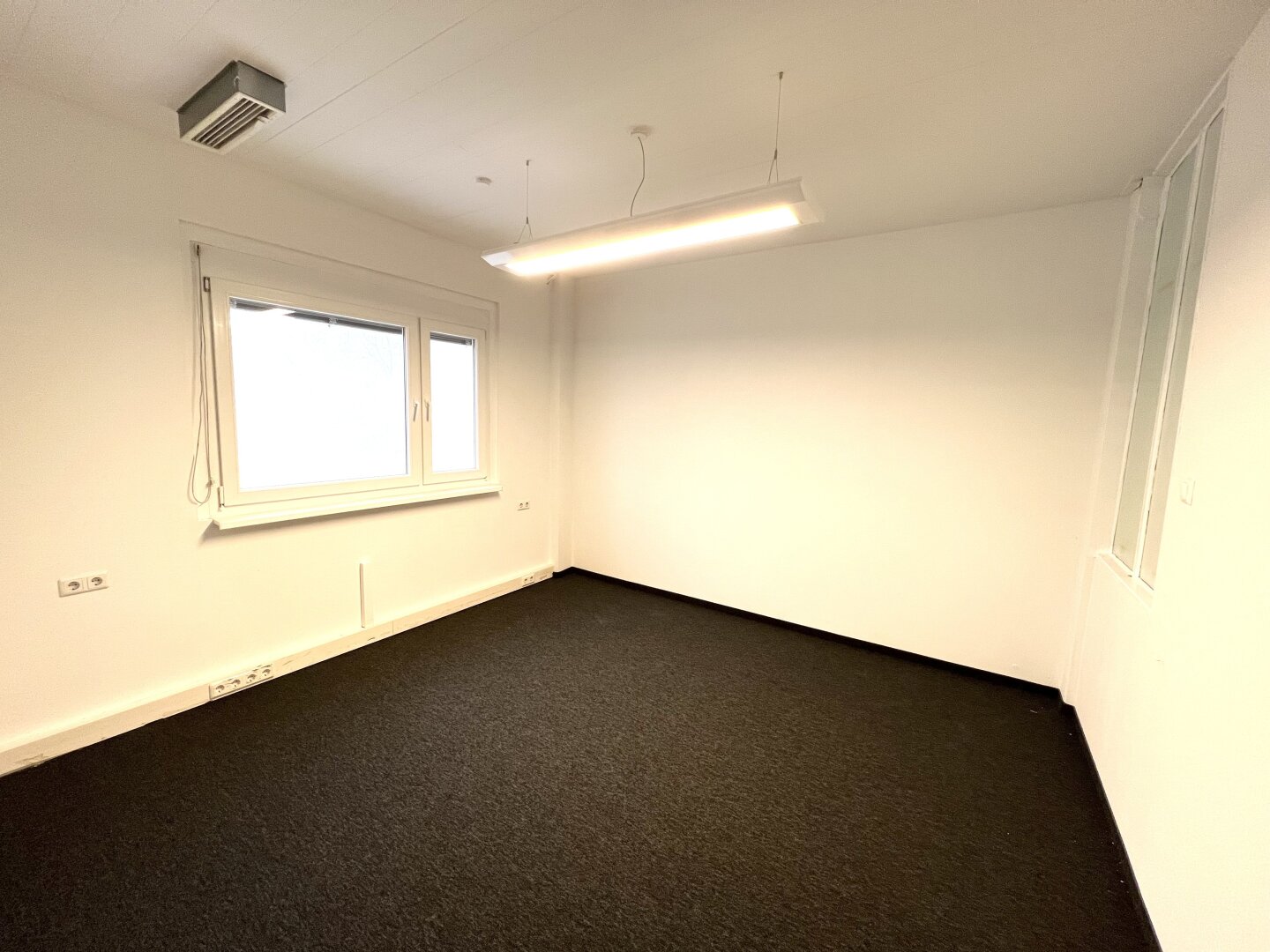 BÜRO - SCHAURAUM - LAGERRAUM - KOOPERATION JEDER ART