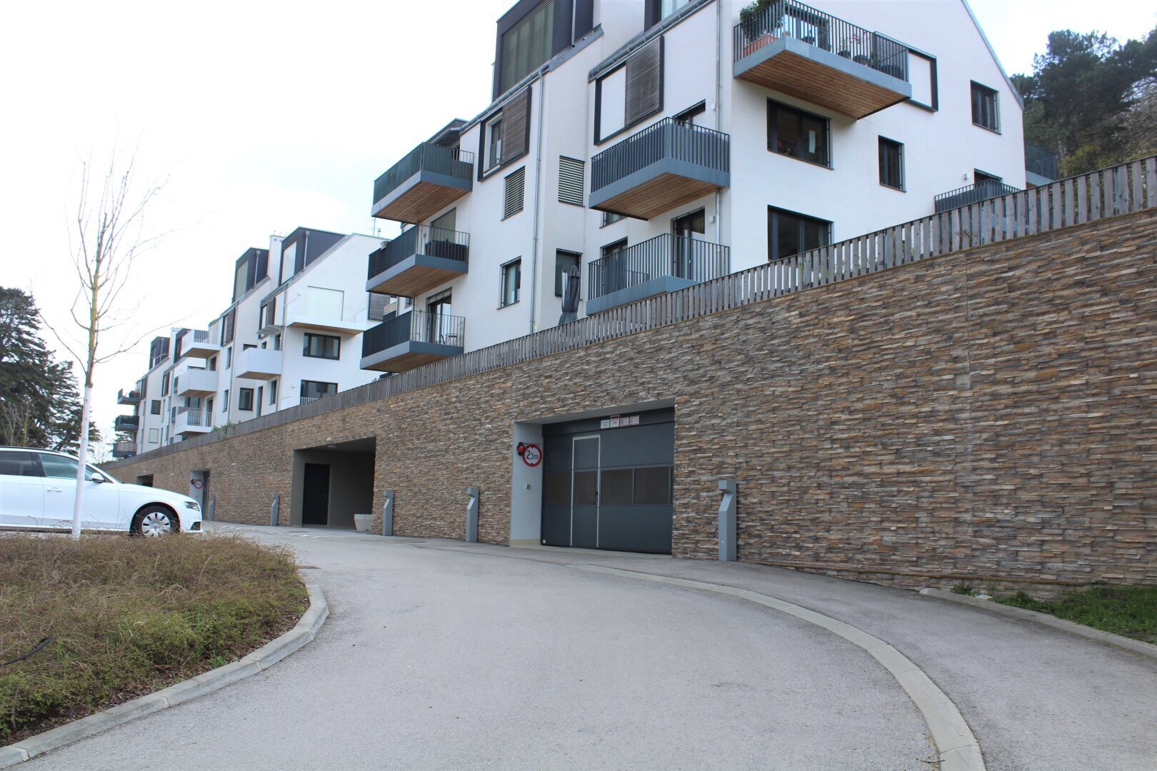 KFZ STELLPLATZ IN TOP LAGE
