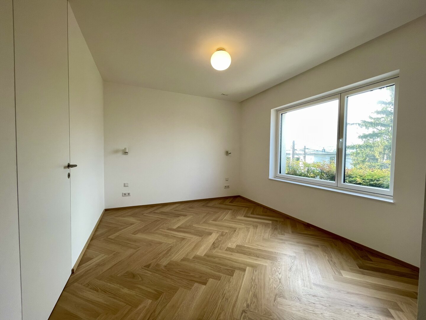 Exklusives Traumhaus im Grünen mit Fernblick & großem Pool in Klosterneuburg - Neubau