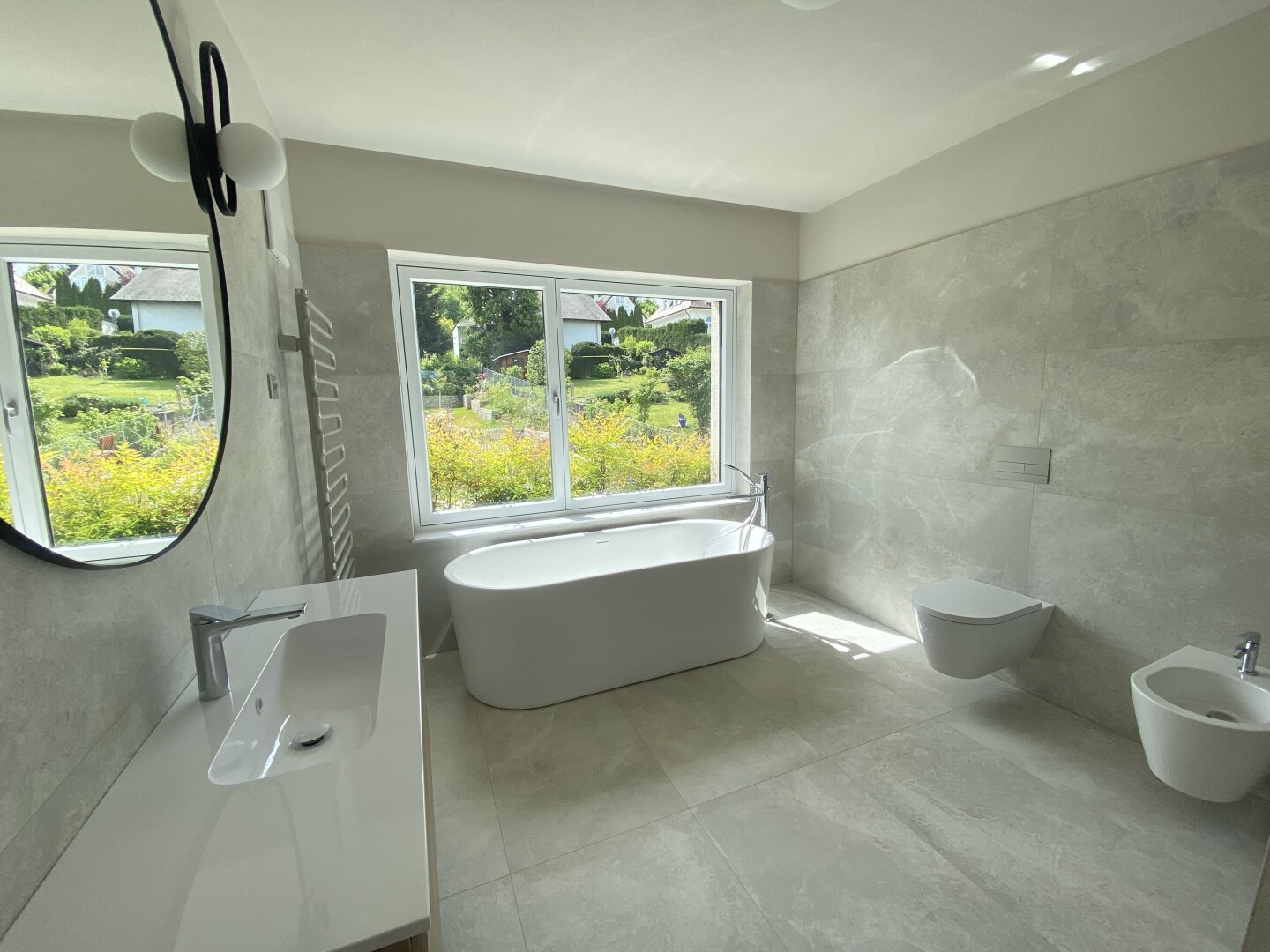 Exklusives Traumhaus im Grünen mit Fernblick & großem Pool in Klosterneuburg - Neubau