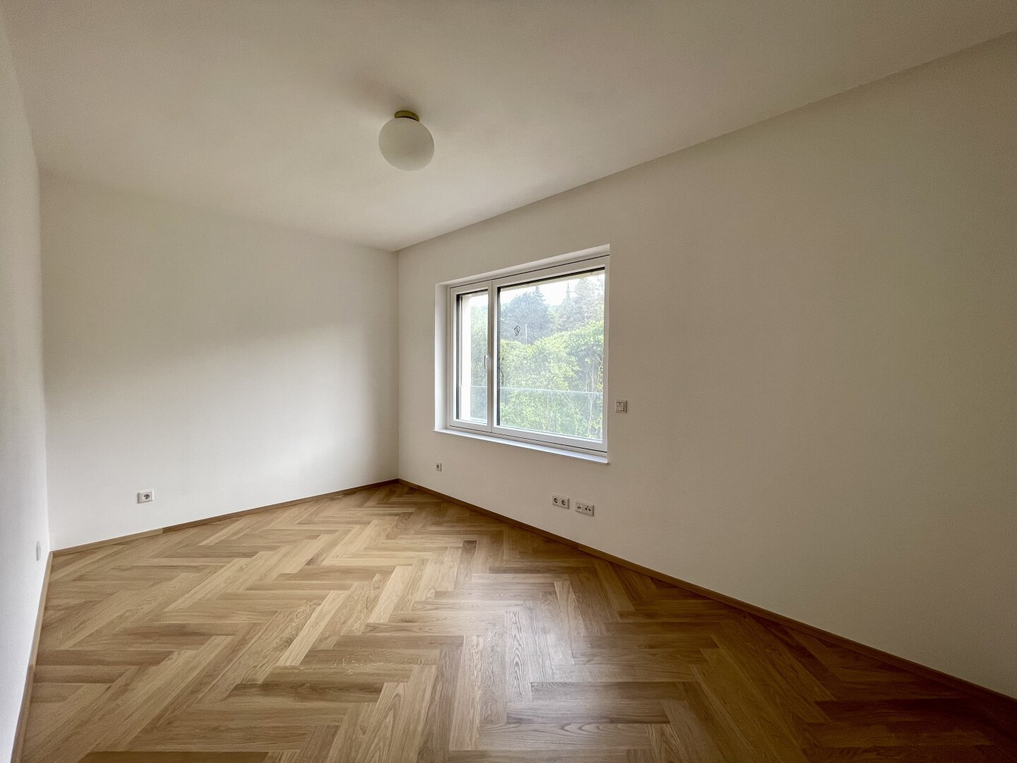 Exklusives Traumhaus im Grünen mit Fernblick & großem Pool in Klosterneuburg - Neubau