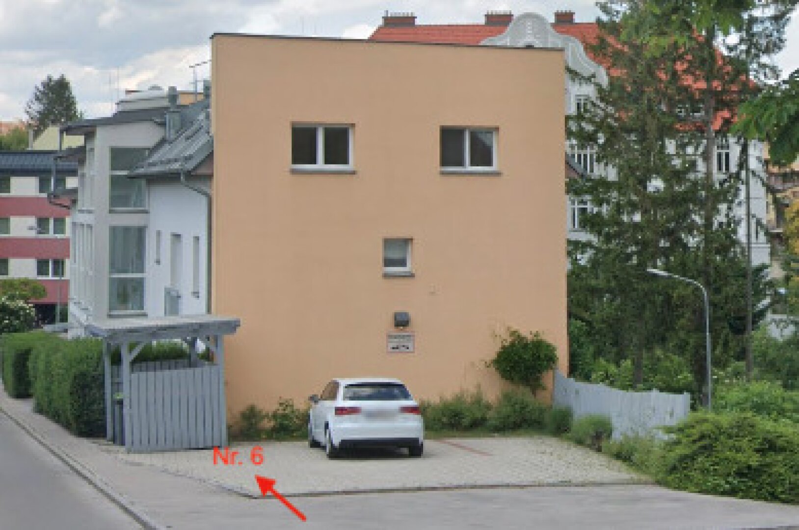 Lichtdurchflutete Dachgeschosswohnung mit 38m2 Terrasse und Fernblick ins Grüne