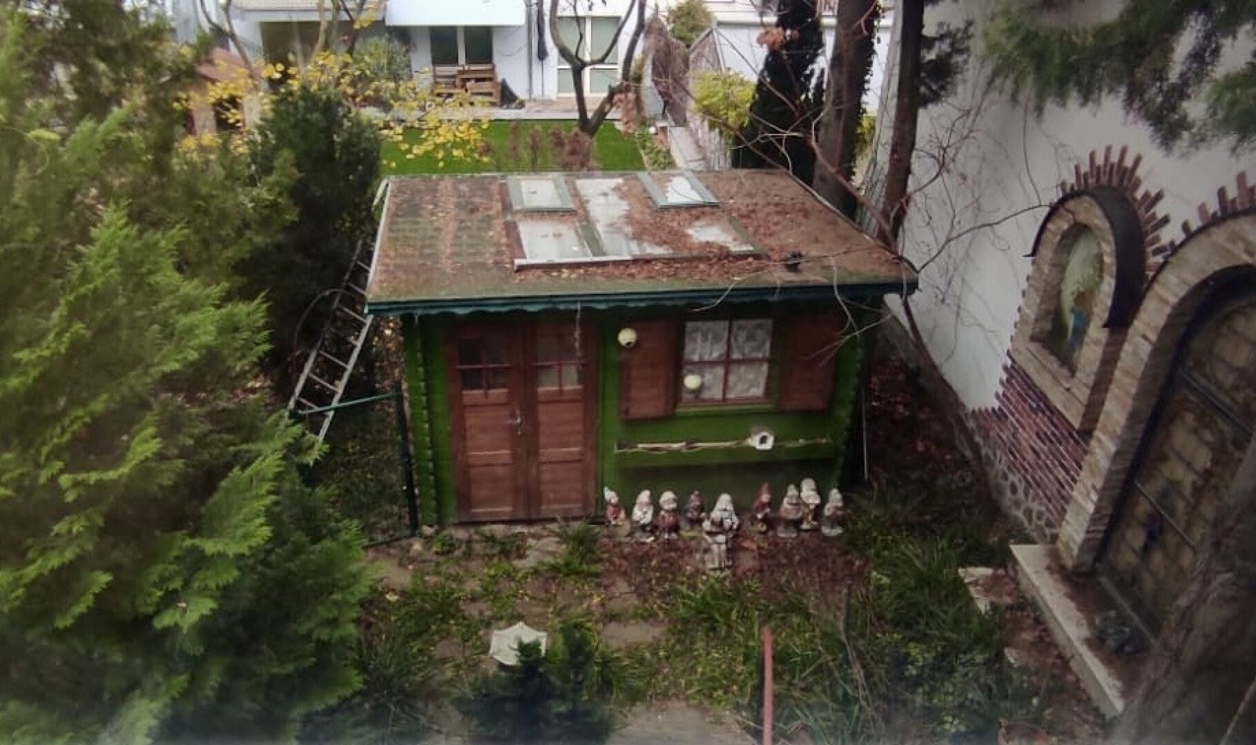 ***SANIERUNGSBEDÜRFTIGTE VILLA IN NOBLER LAGE - 4 EBENEN MIT LIFT, GARAGE UND GARTEN ***