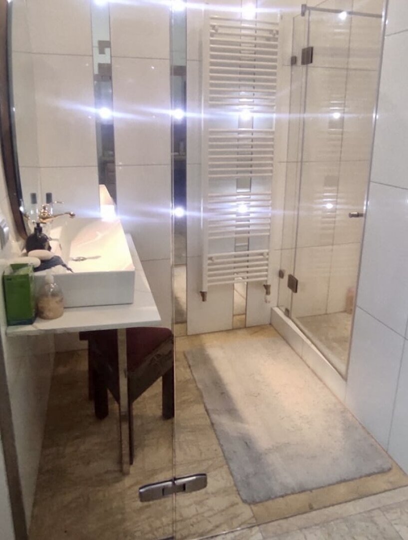 ***SANIERUNGSBEDÜRFTIGTE VILLA IN NOBLER LAGE - 4 EBENEN MIT LIFT, GARAGE UND GARTEN ***