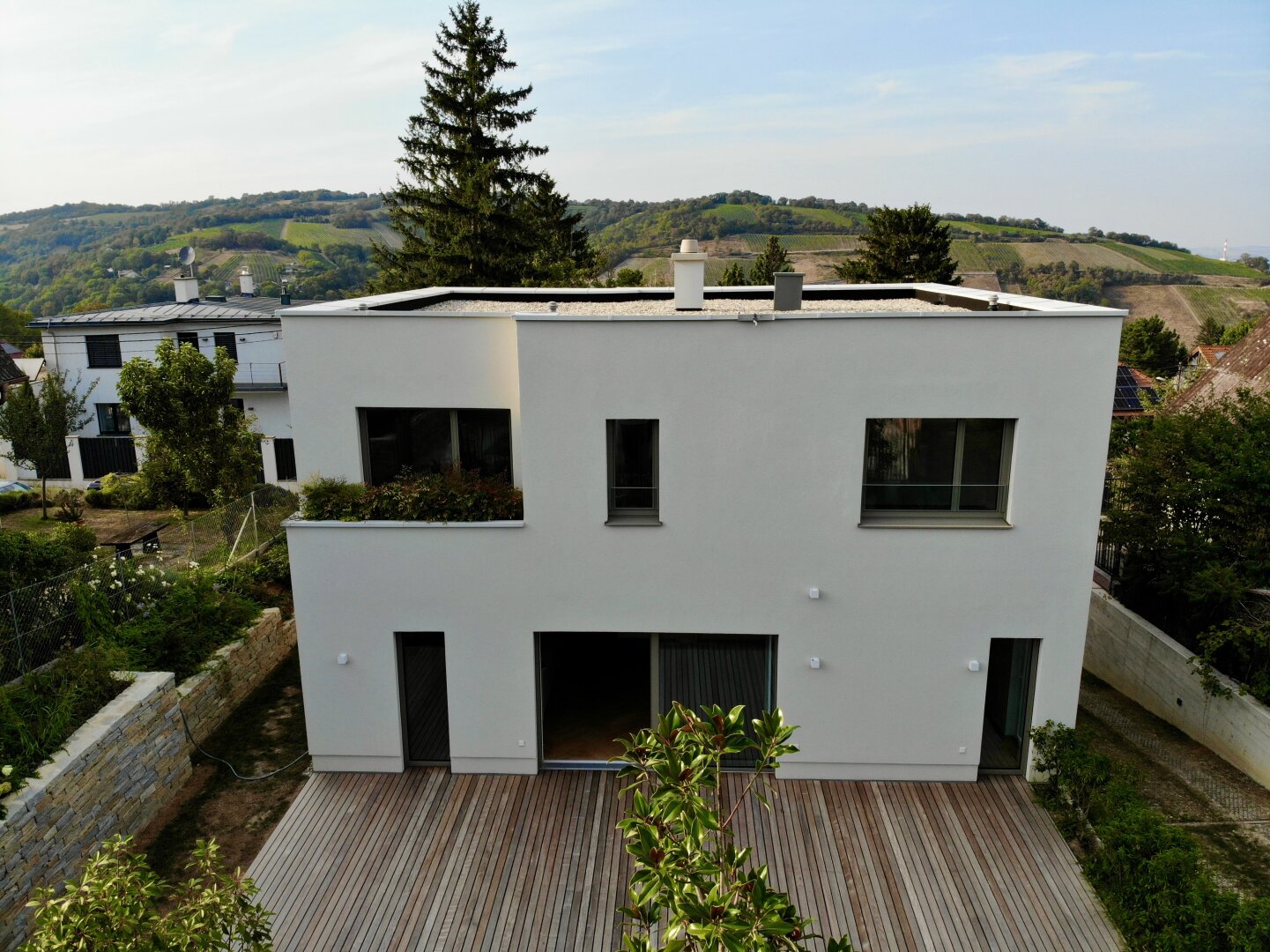 Exklusives Einfamilienhaus mit großem Pool und Fernsicht
