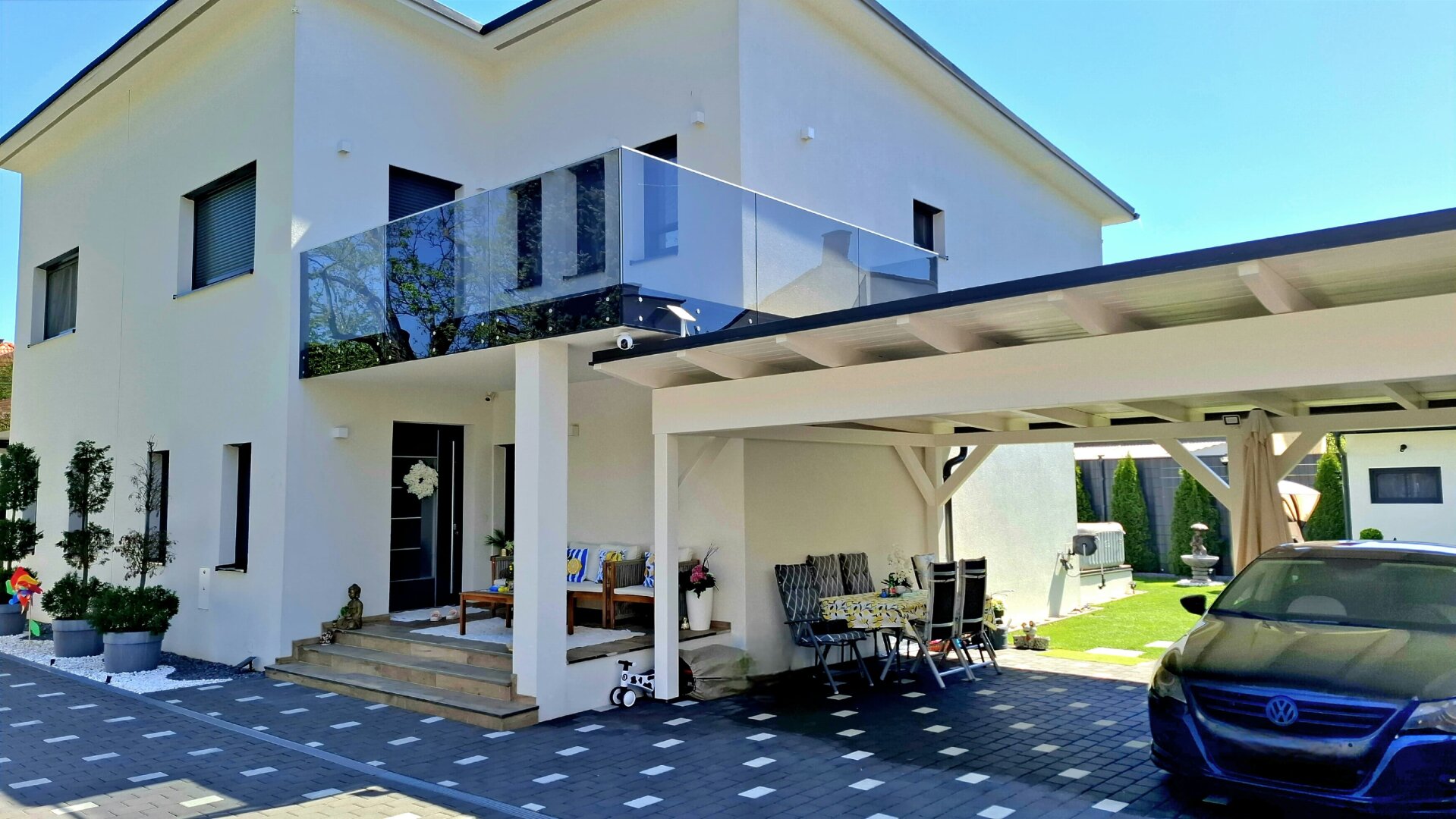 TRAUMHAUS GEFUNDEN! Neuwertige Doppelhaushälfte mit 4 Zimmern und vielen Freiflächen in TOP Lage in Berndorf zu verkaufen!