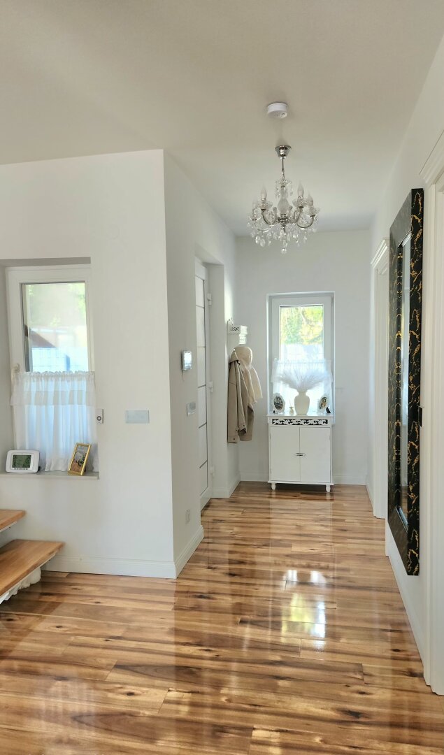 TRAUMHAUS GEFUNDEN! Neuwertige Doppelhaushälfte mit 4 Zimmern und vielen Freiflächen in TOP Lage in Berndorf zu verkaufen!