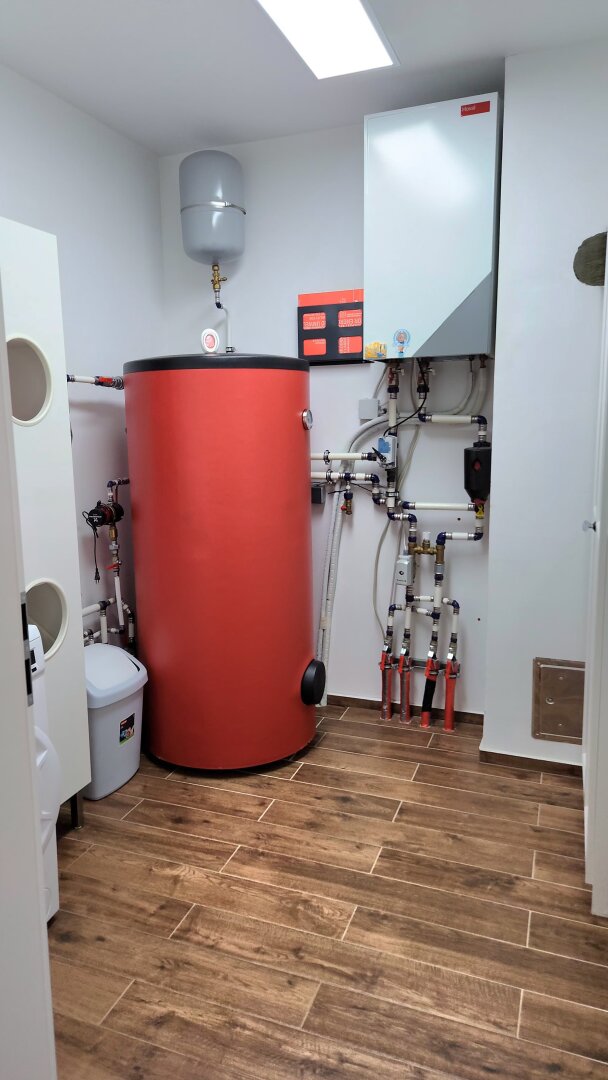 TRAUMHAUS GEFUNDEN! Neuwertige Doppelhaushälfte mit 4 Zimmern und vielen Freiflächen in TOP Lage in Berndorf zu verkaufen!
