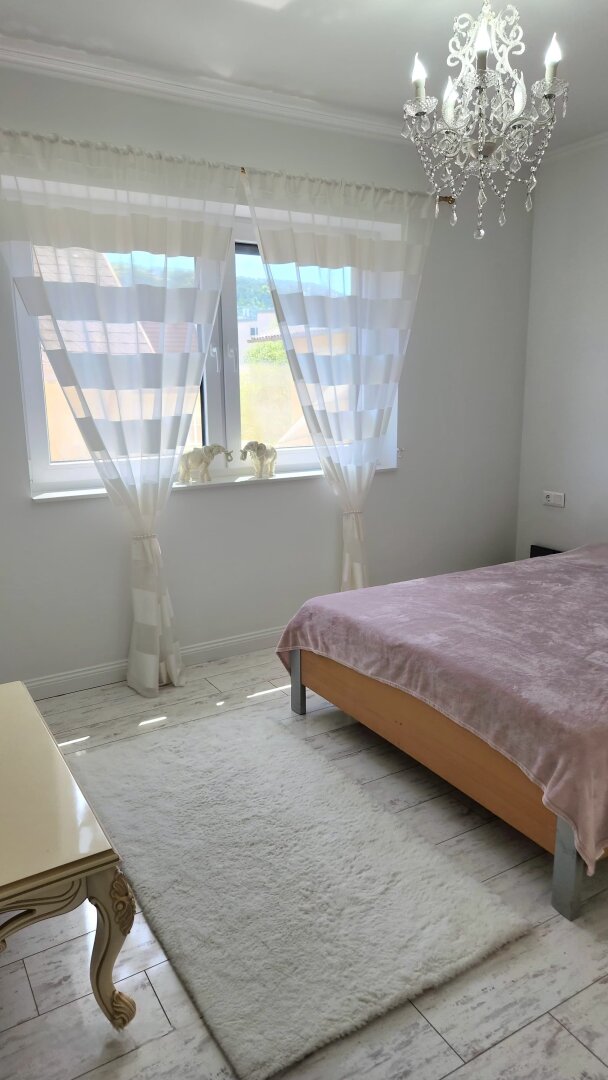 TRAUMHAUS GEFUNDEN! Neuwertige Doppelhaushälfte mit 4 Zimmern und vielen Freiflächen in TOP Lage in Berndorf zu verkaufen!