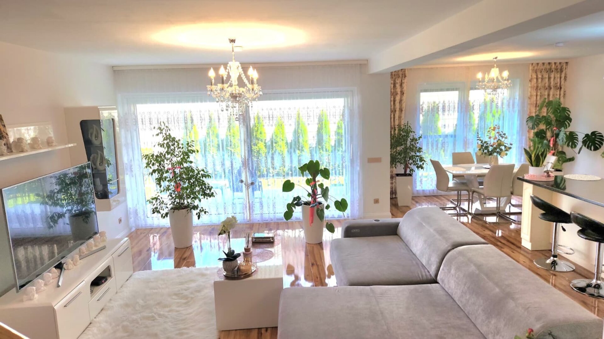 KOFFER PACKEN UND EINZIEHEN! ZWEITE Neuwertige Doppelhaushälfte mit 4 Zimmern und vielen Freiflächen in TOP Lage in Berndorf zu verkaufen!