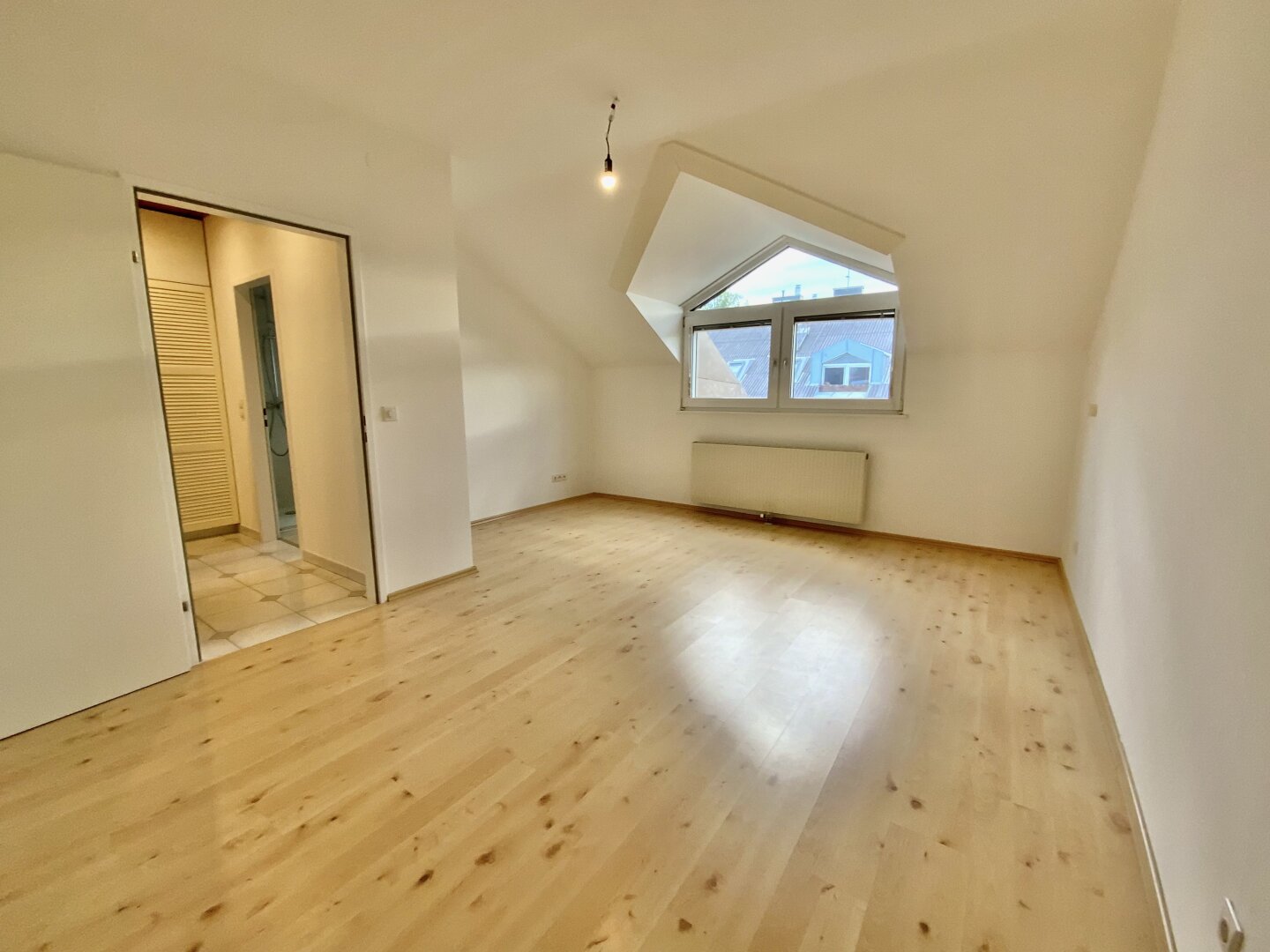 Einzigartige 3-Zimmer Dachgeschosswohnung mit Balkon in 2340 Mödling
