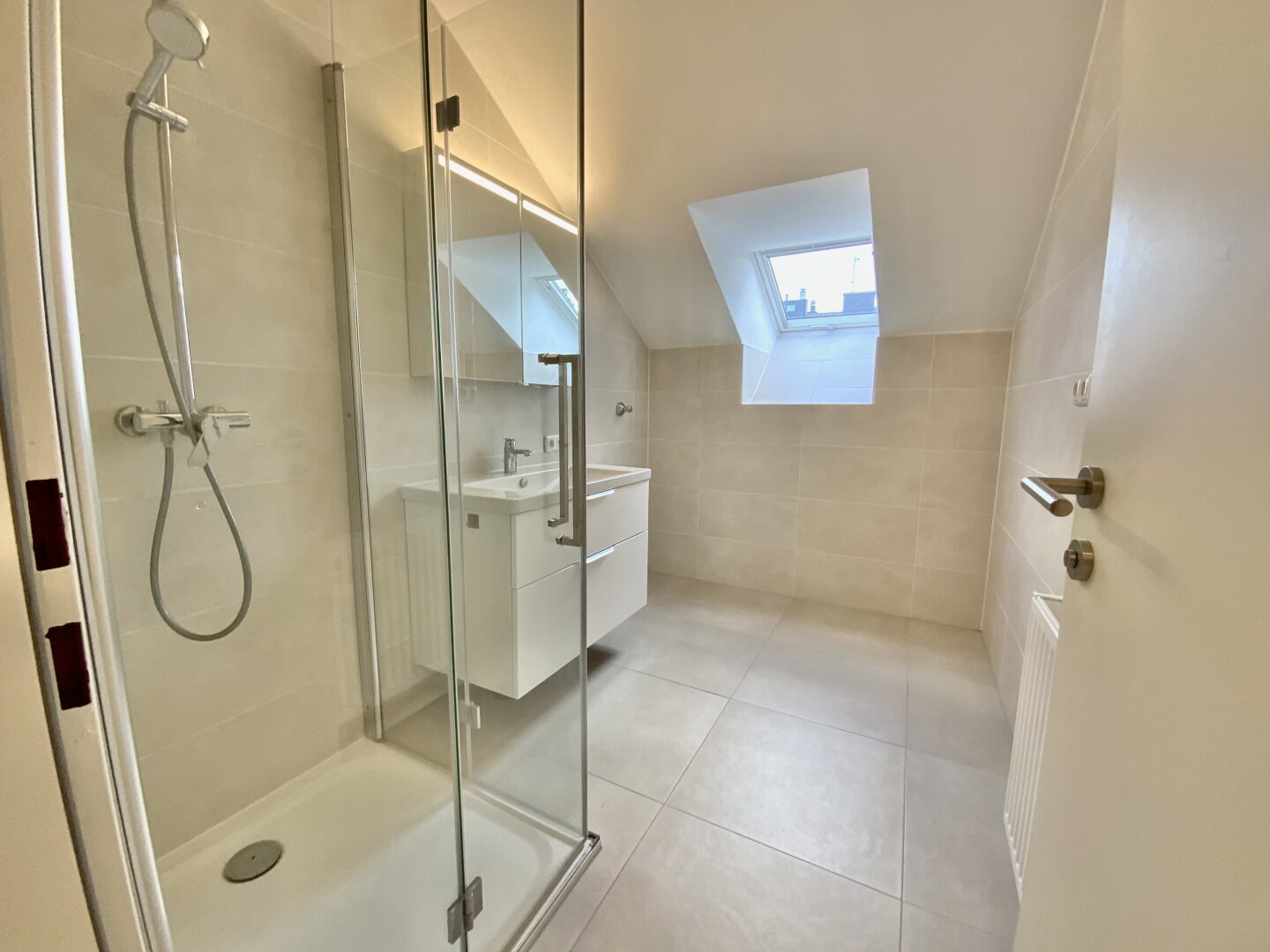 Einzigartige 3-Zimmer Dachgeschosswohnung mit Balkon in 2340 Mödling