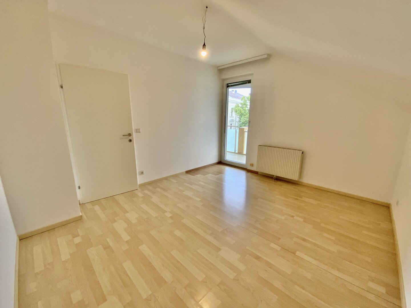 Einzigartige 3-Zimmer Dachgeschosswohnung mit Balkon in 2340 Mödling