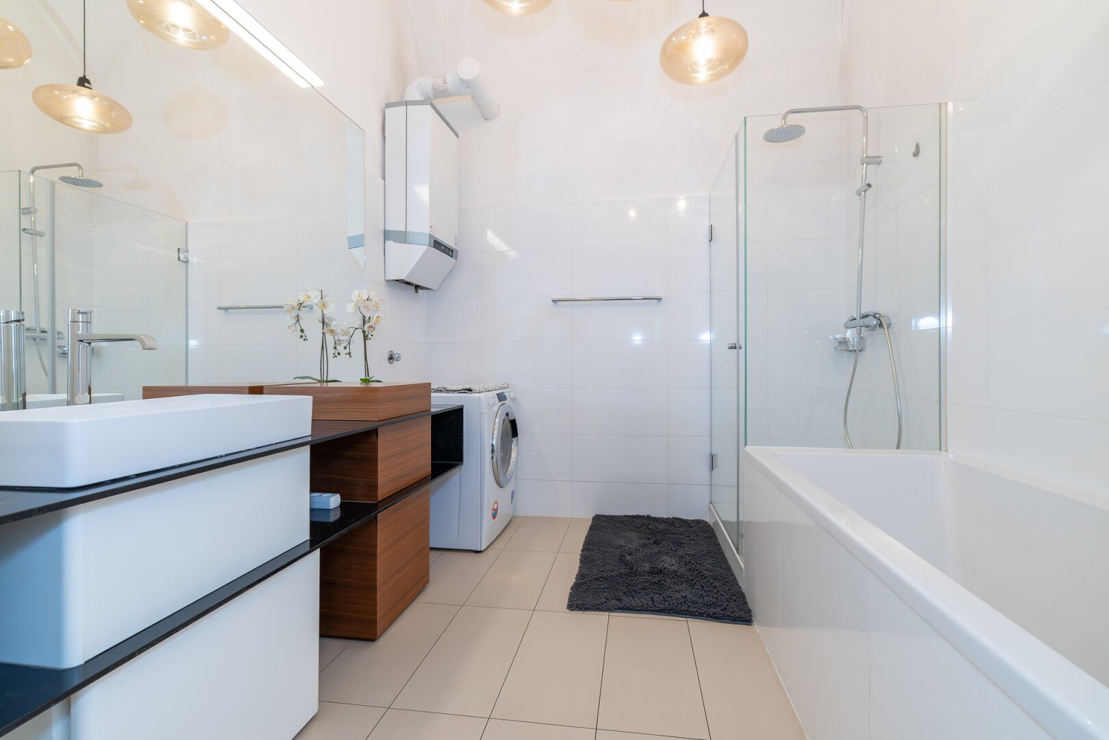 Wohnen beim Naschmarkt: Stilvolle 2-Zimmer-Wohnung mit Terrasse & Wohlfühlkomfort in ruhiger Innenhoflage