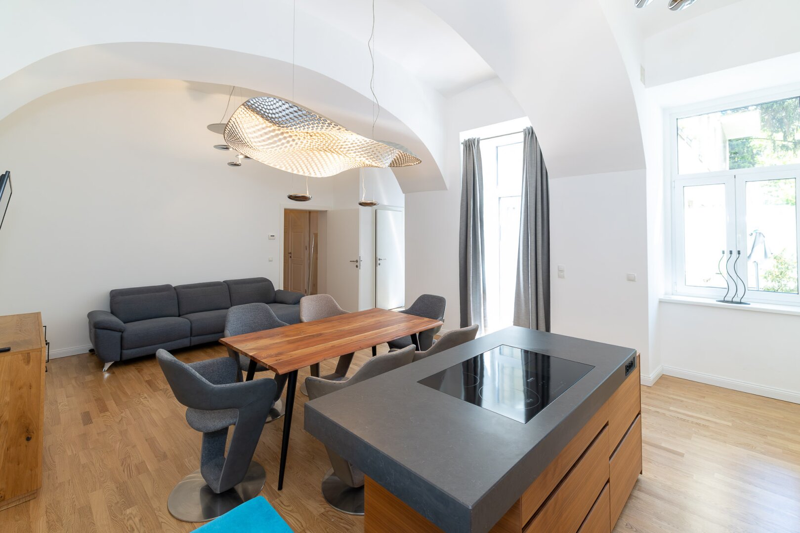 Wohnen beim Naschmarkt: Stilvolle 2-Zimmer-Wohnung mit Terrasse & Wohlfühlkomfort in ruhiger Innenhoflage