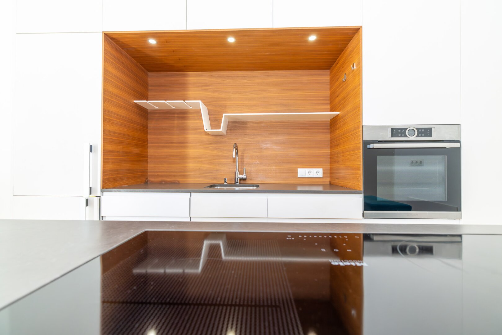 Wohnen beim Naschmarkt: Stilvolle 2-Zimmer-Wohnung mit Terrasse & Wohlfühlkomfort in ruhiger Innenhoflage