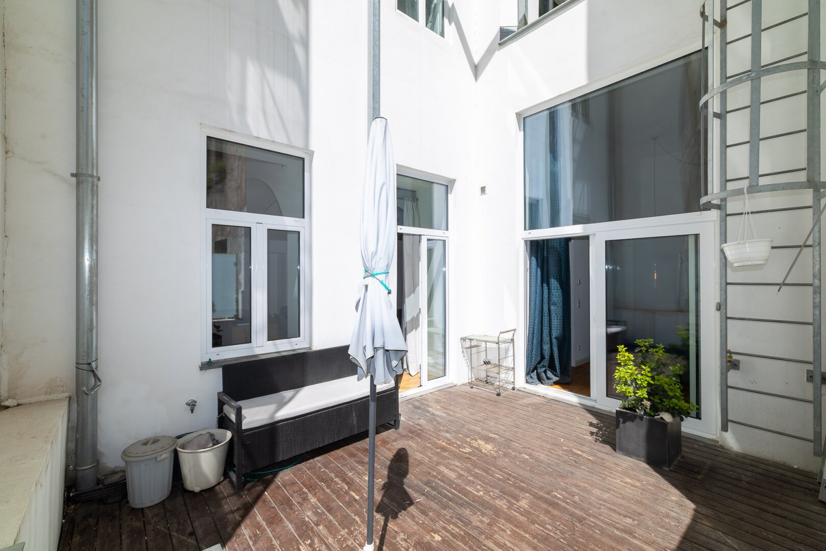 Wohnen beim Naschmarkt: Stilvolle 2-Zimmer-Wohnung mit Terrasse & Wohlfühlkomfort in ruhiger Innenhoflage