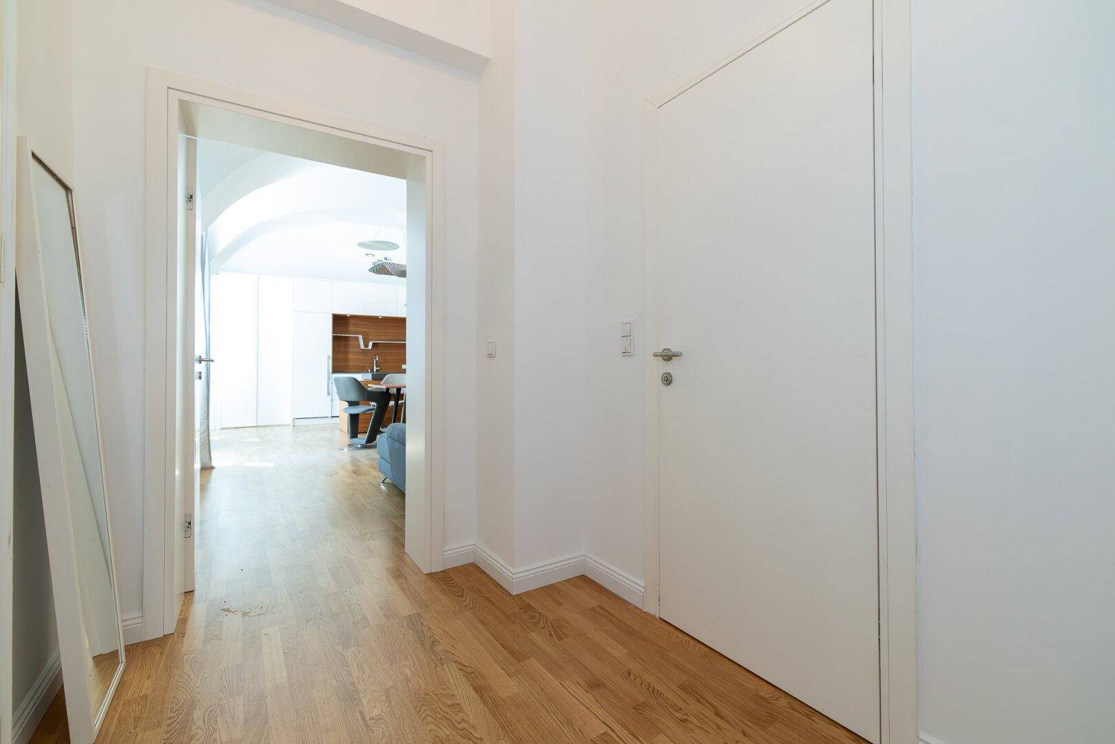 Wohnen beim Naschmarkt: Stilvolle 2-Zimmer-Wohnung mit Terrasse & Wohlfühlkomfort in ruhiger Innenhoflage