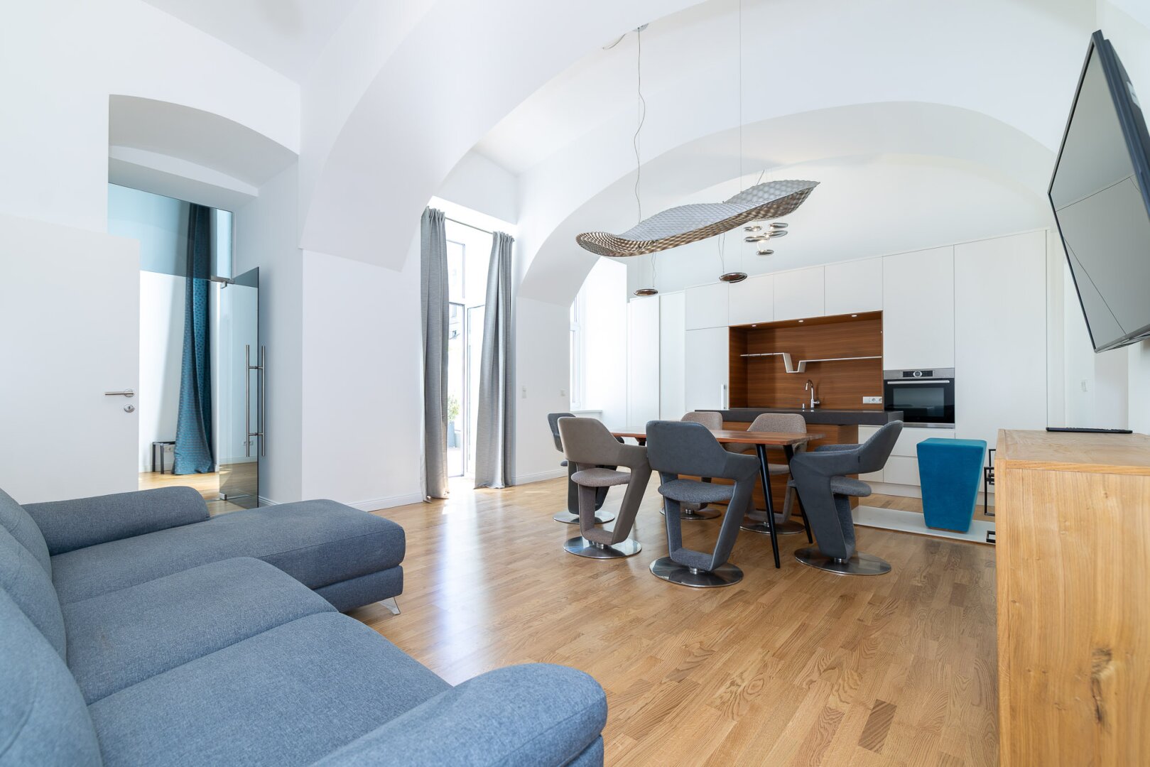 Wohnen beim Naschmarkt: Stilvolle 2-Zimmer-Wohnung mit Terrasse & Wohlfühlkomfort in ruhiger Innenhoflage