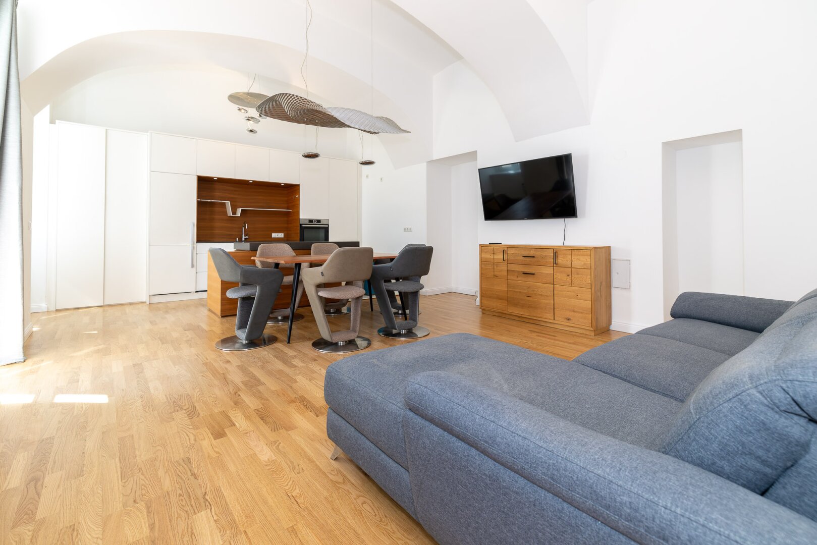 Wohnen beim Naschmarkt: Stilvolle 2-Zimmer-Wohnung mit Terrasse & Wohlfühlkomfort in ruhiger Innenhoflage