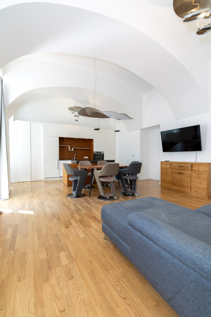 Wohnen beim Naschmarkt: Stilvolle 2-Zimmer-Wohnung mit Terrasse & Wohlfühlkomfort in ruhiger Innenhoflage