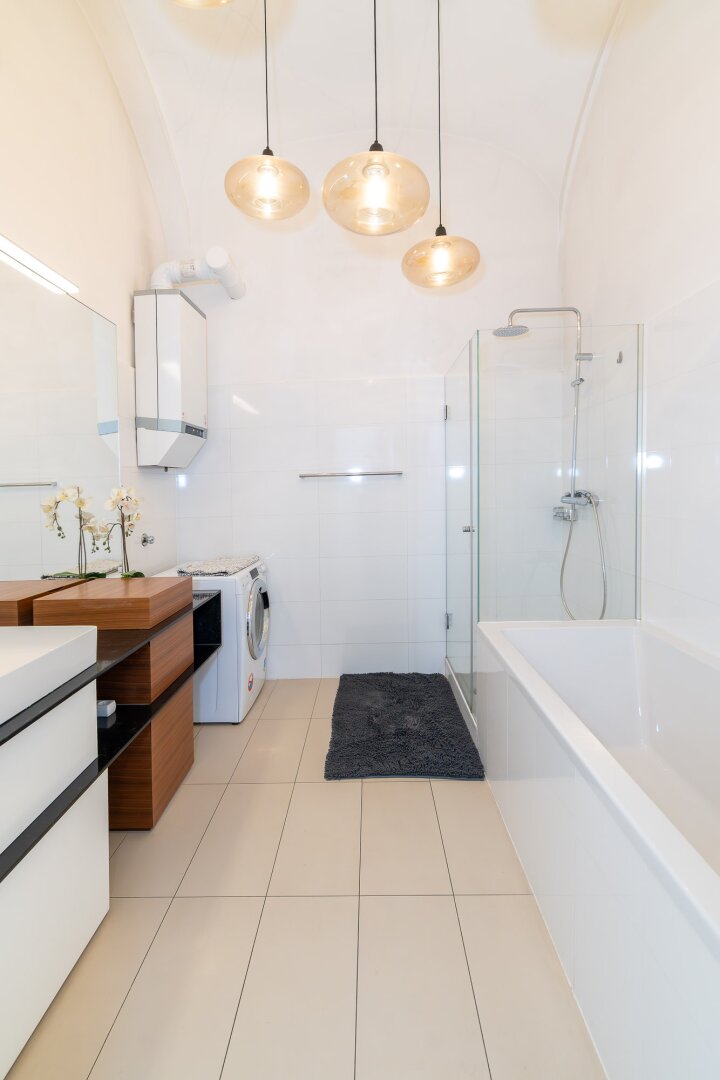 Wohnen beim Naschmarkt: Stilvolle 2-Zimmer-Wohnung mit Terrasse & Wohlfühlkomfort in ruhiger Innenhoflage