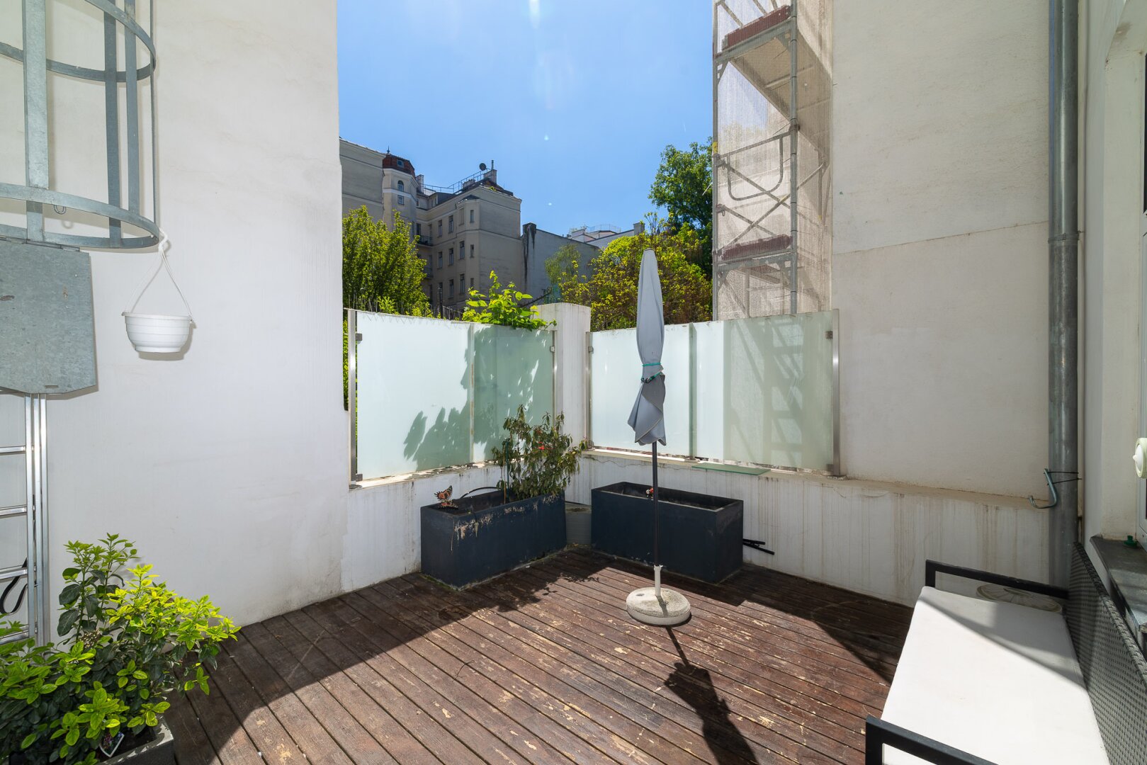 Wohnen beim Naschmarkt: Stilvolle 2-Zimmer-Wohnung mit Terrasse & Wohlfühlkomfort in ruhiger Innenhoflage