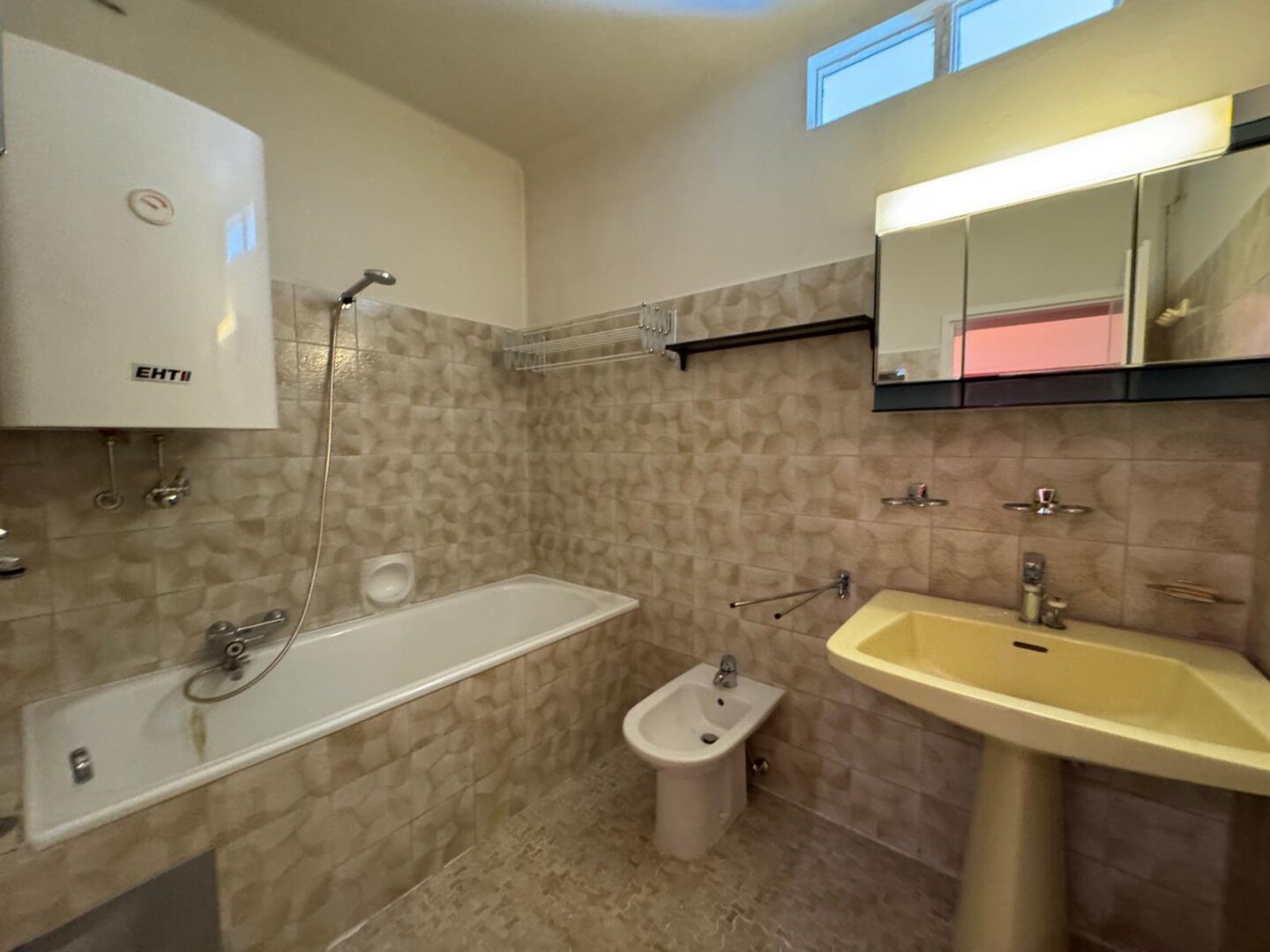 Sanierungsbedürftige 4-Zimmer Wohnung in Ruhelage
