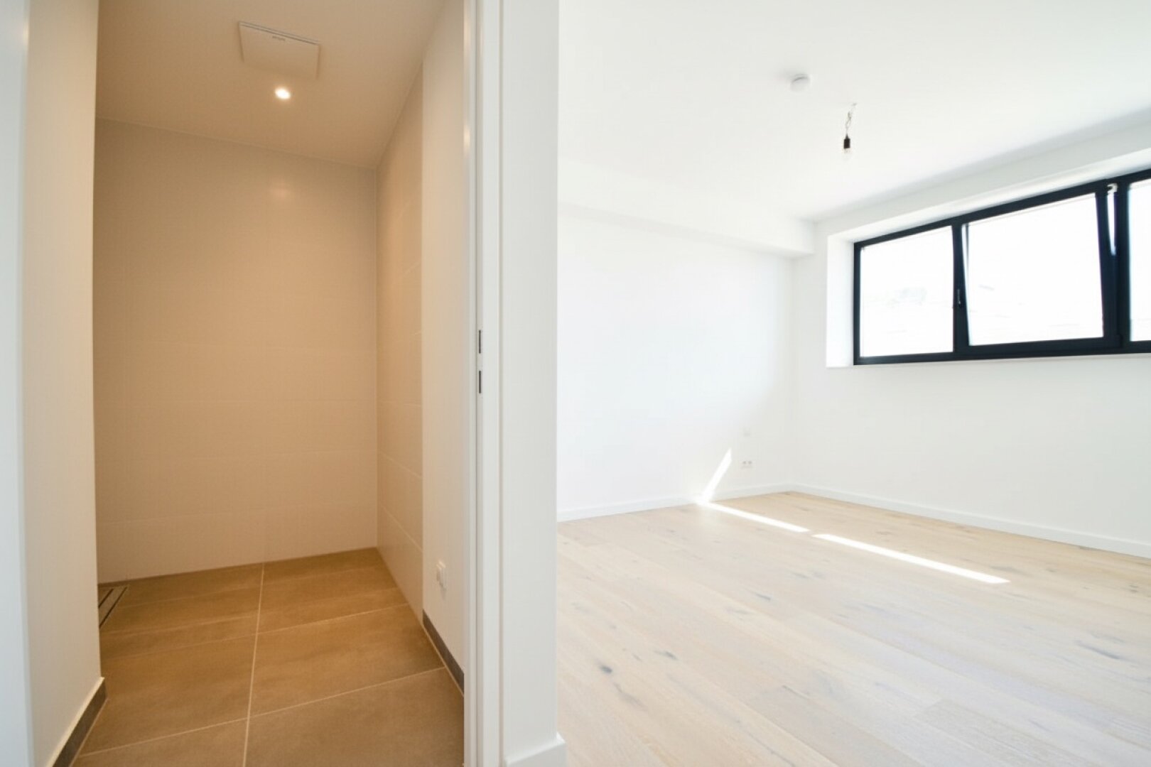 Exklusives Dachgeschoss-Domizil mit Loggia in urbaner Toplage