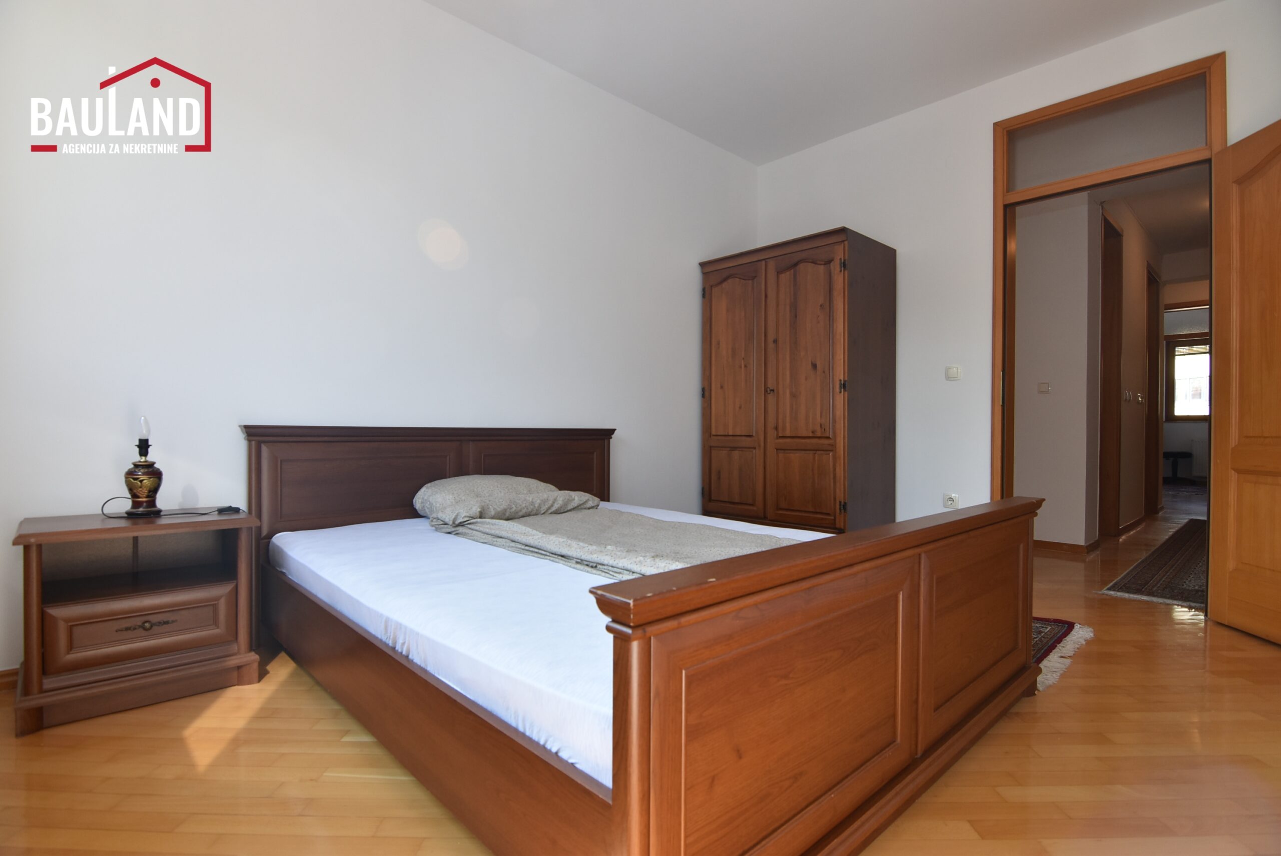 7 stan za iznajmljivanje 110m2 III sprat lift balkon parking - Copy