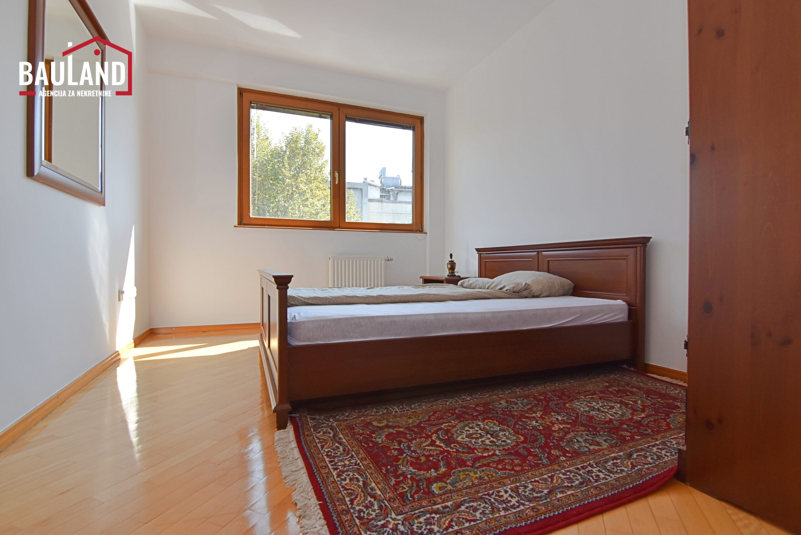 8 iznajmljuje se stan na trećem spratu lift balkon parking mjesto - Copy