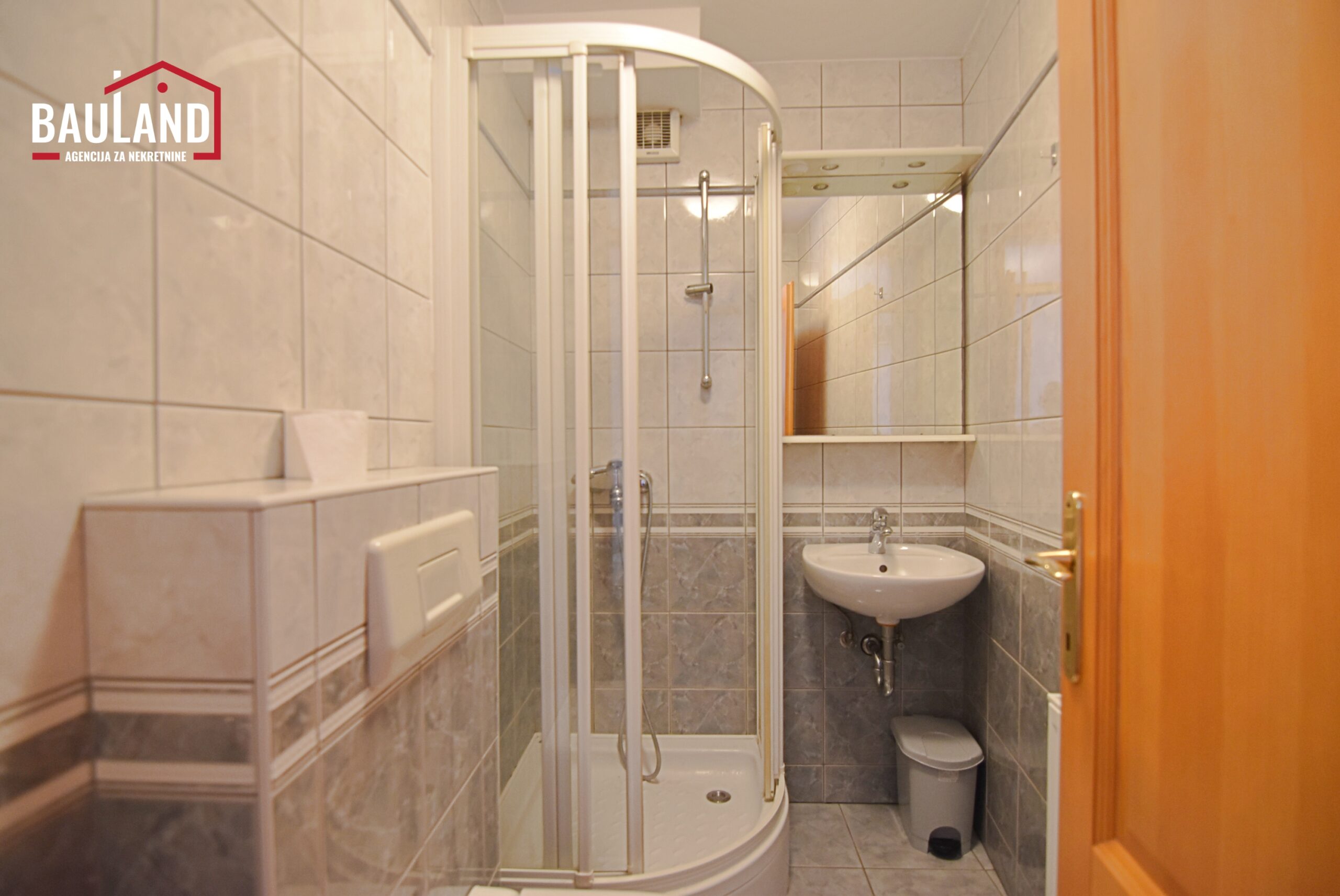 13 iznajmljuje se četverosoban stan u ulici Alipašina Općina Centar površine 110m2