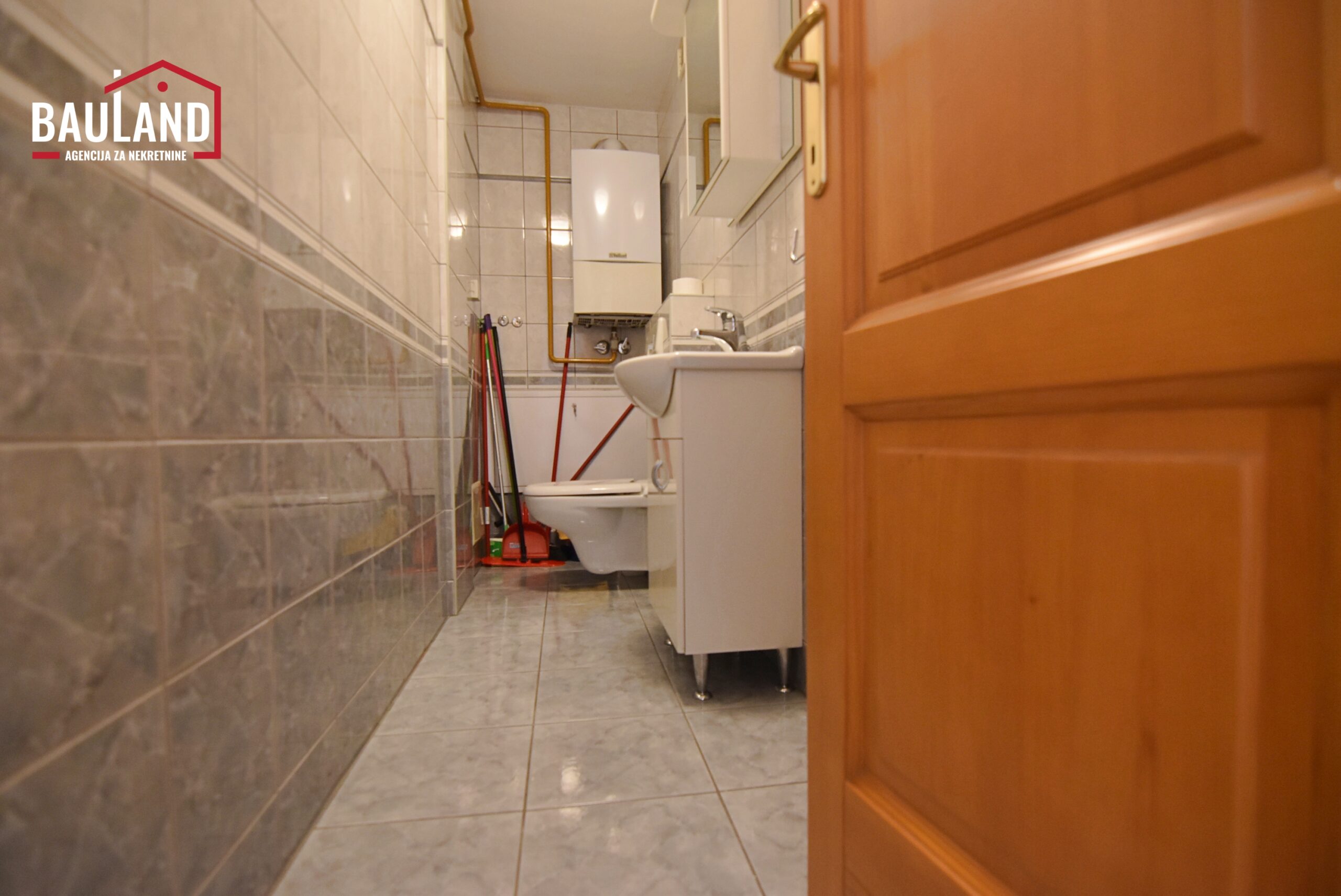 16 stan za najam površine 110m2 Općina Centar