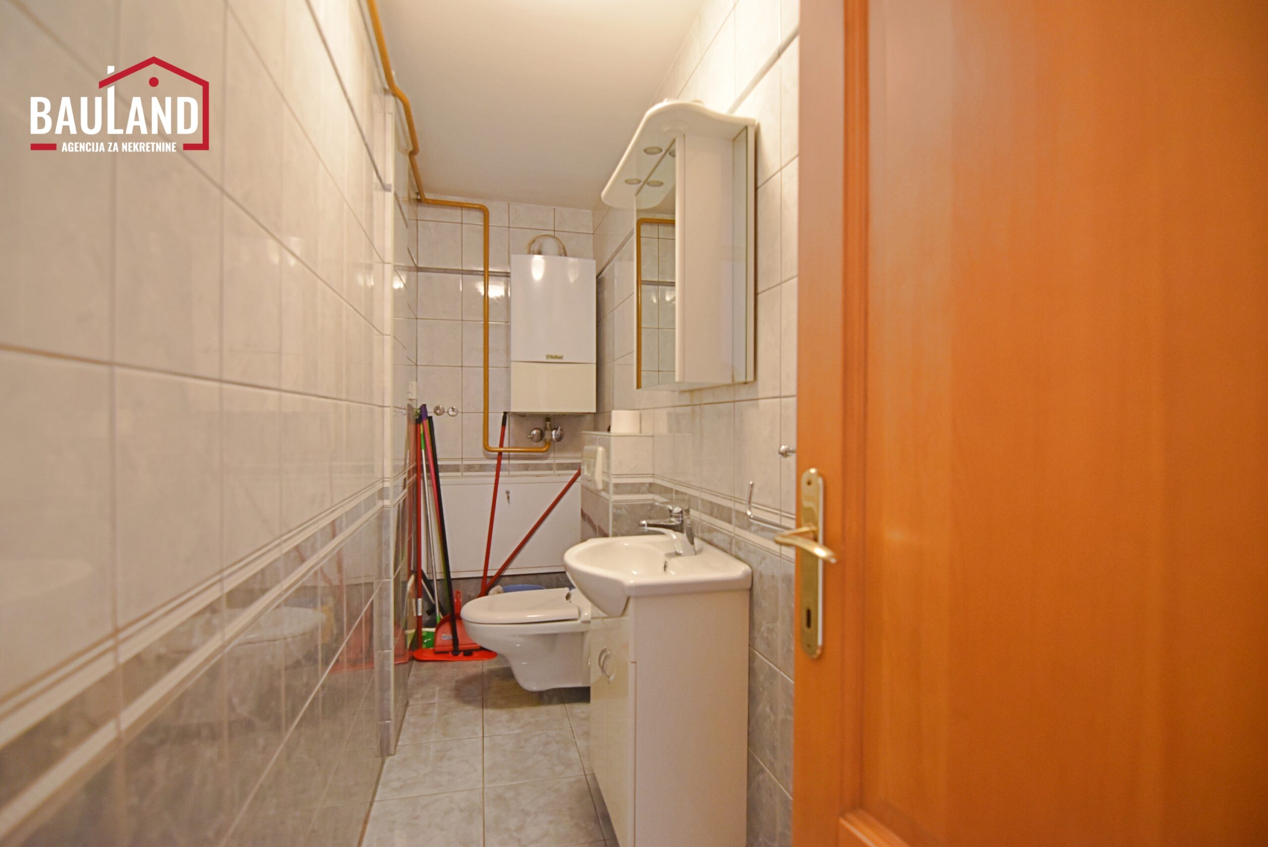 17 izdaje se stan na duži vremenski period 110m2 III sprat lift balkon parking mjesto