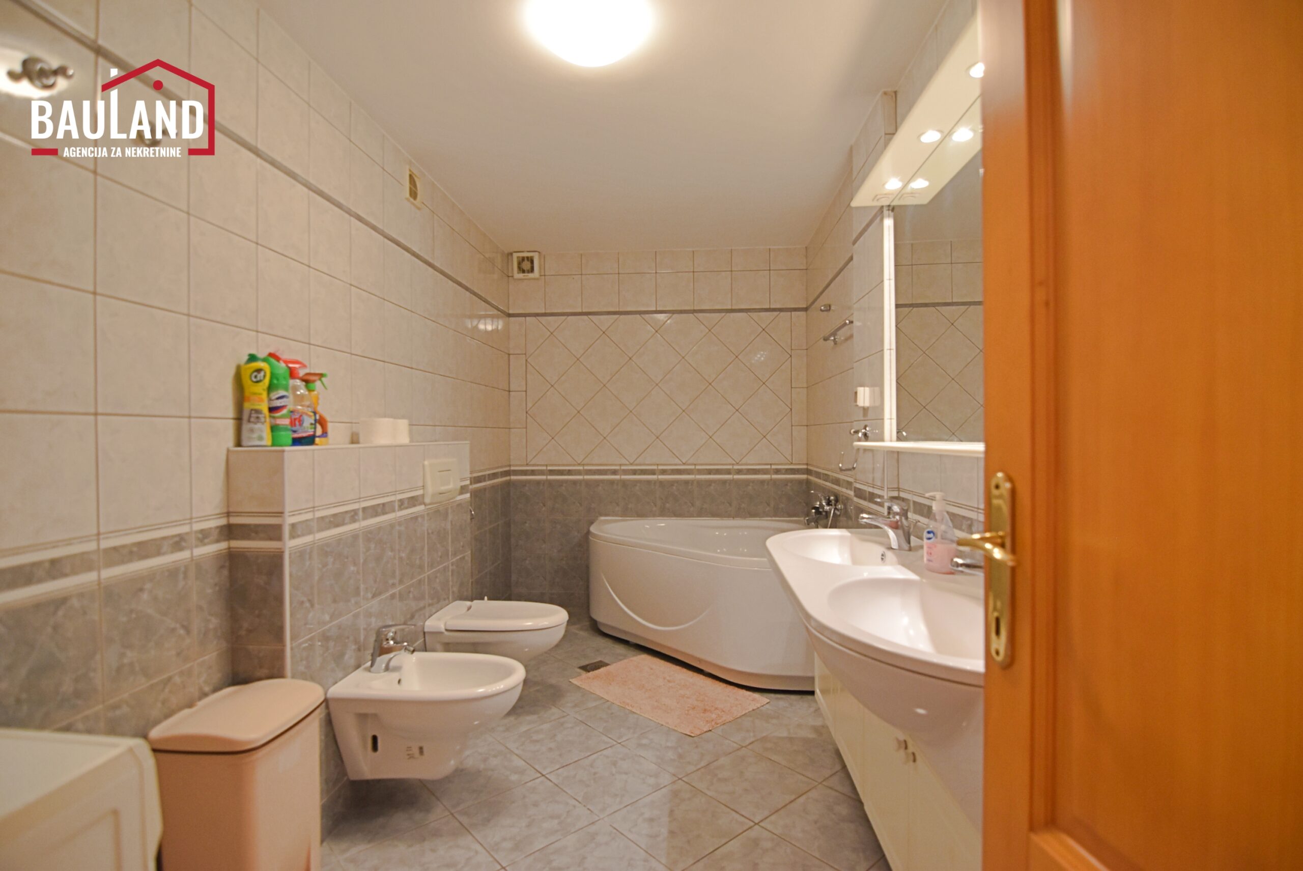 19 stan za iznajmljivanje III sprat balkon lift parking mjesto - Copy