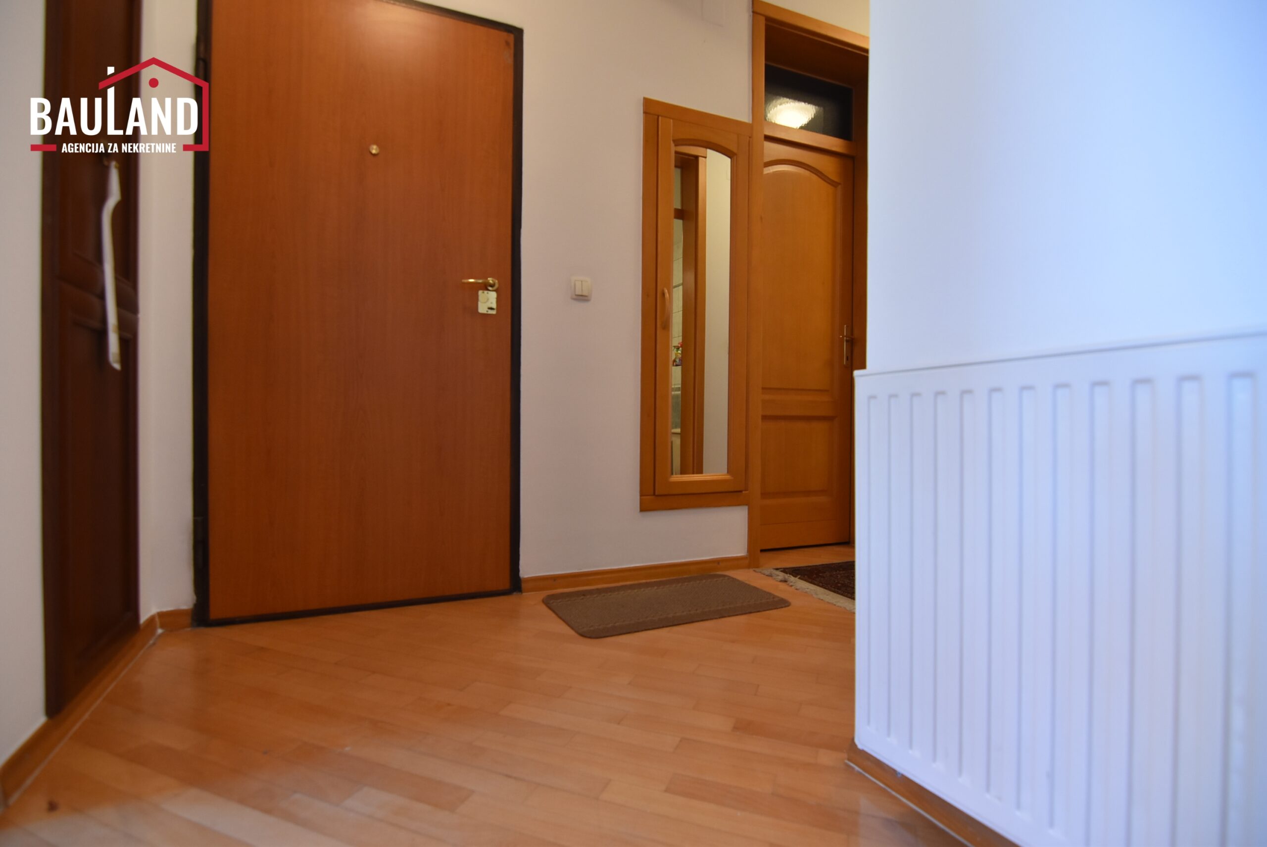 21 najam stana 110m2 III sprat lift balkon