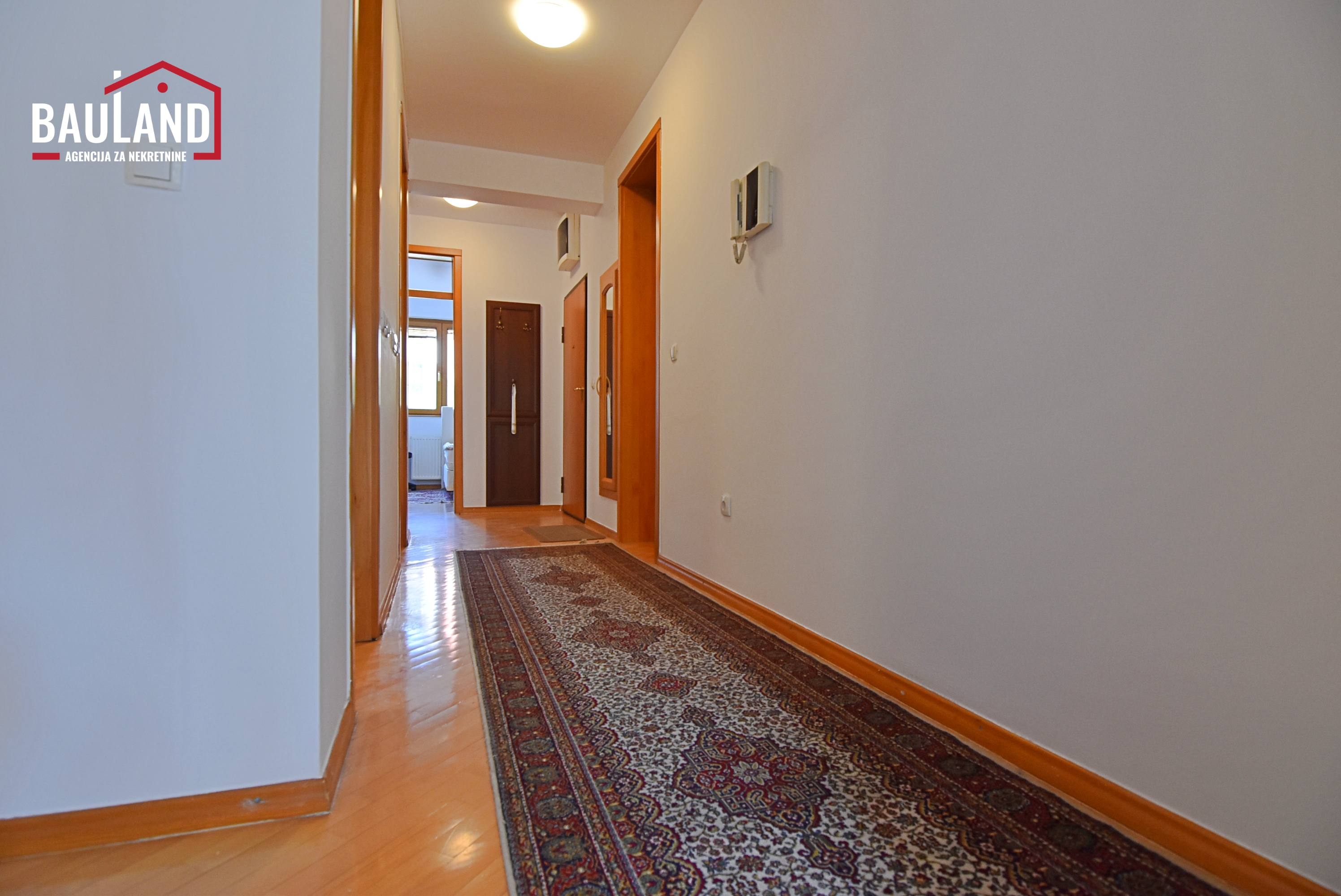 23 iznajmljuje se stan na duži period 110m2