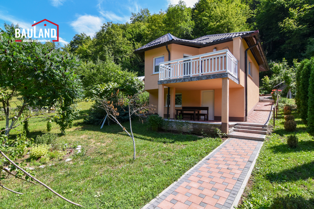 Komplett ausgestattetes Wochenendhaus in jüngerer Bauweise in Kijevo, Trnovo