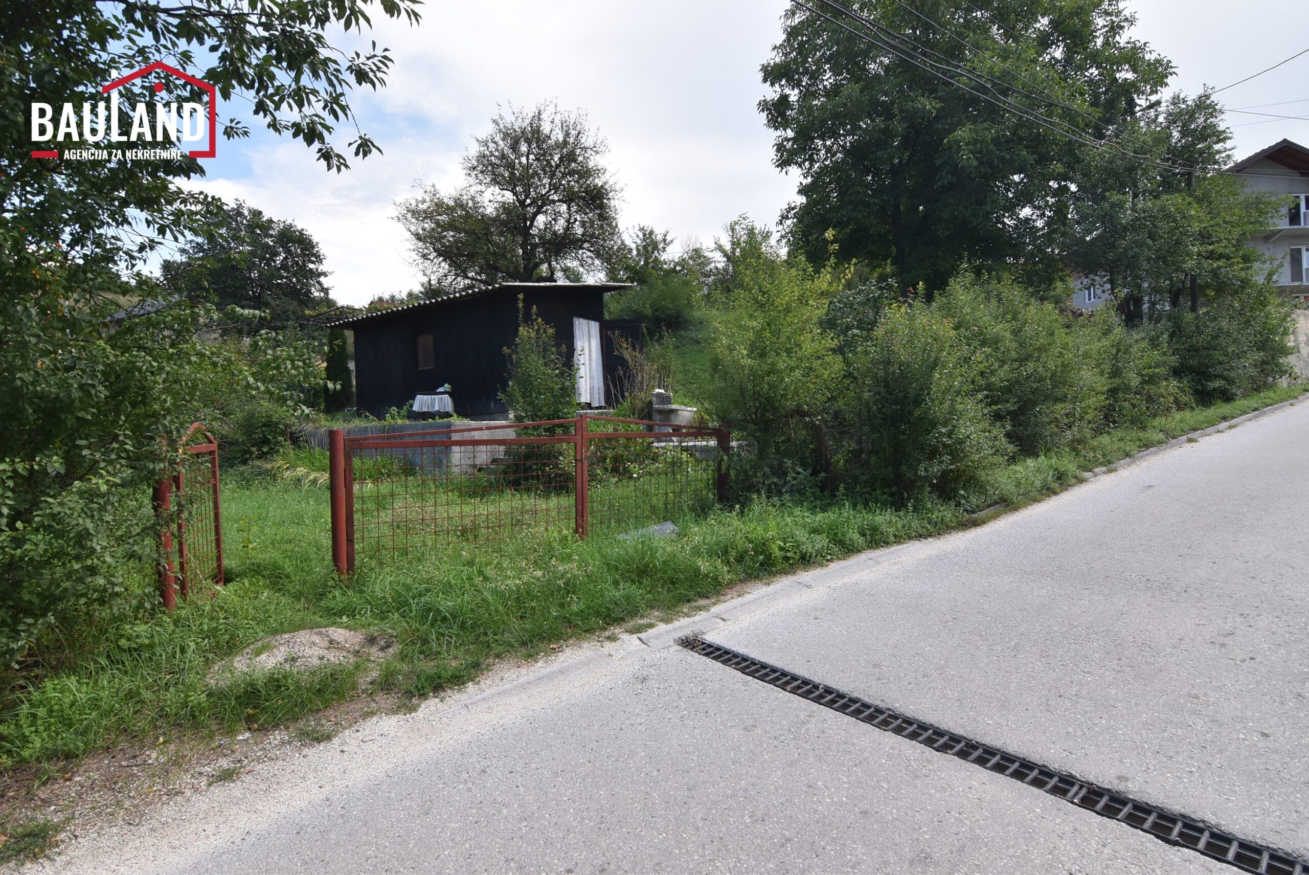 03 prodaje se zemljišna parcela površine 1245m²