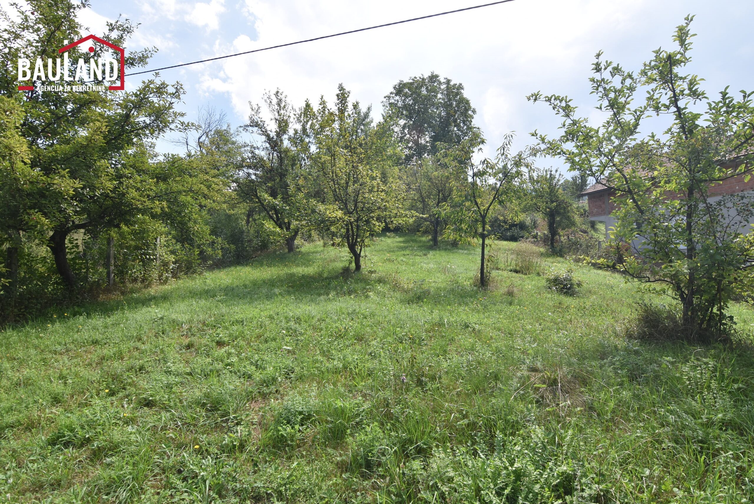 12 prodaje se zemljišna parcela površine 1245m²