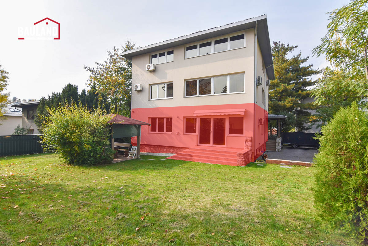 Wohnung in luxuriösem Einfamilienhaus mit 150 m² Fläche + Keller, Wohngebiet Višnjik, Bezirk Centar