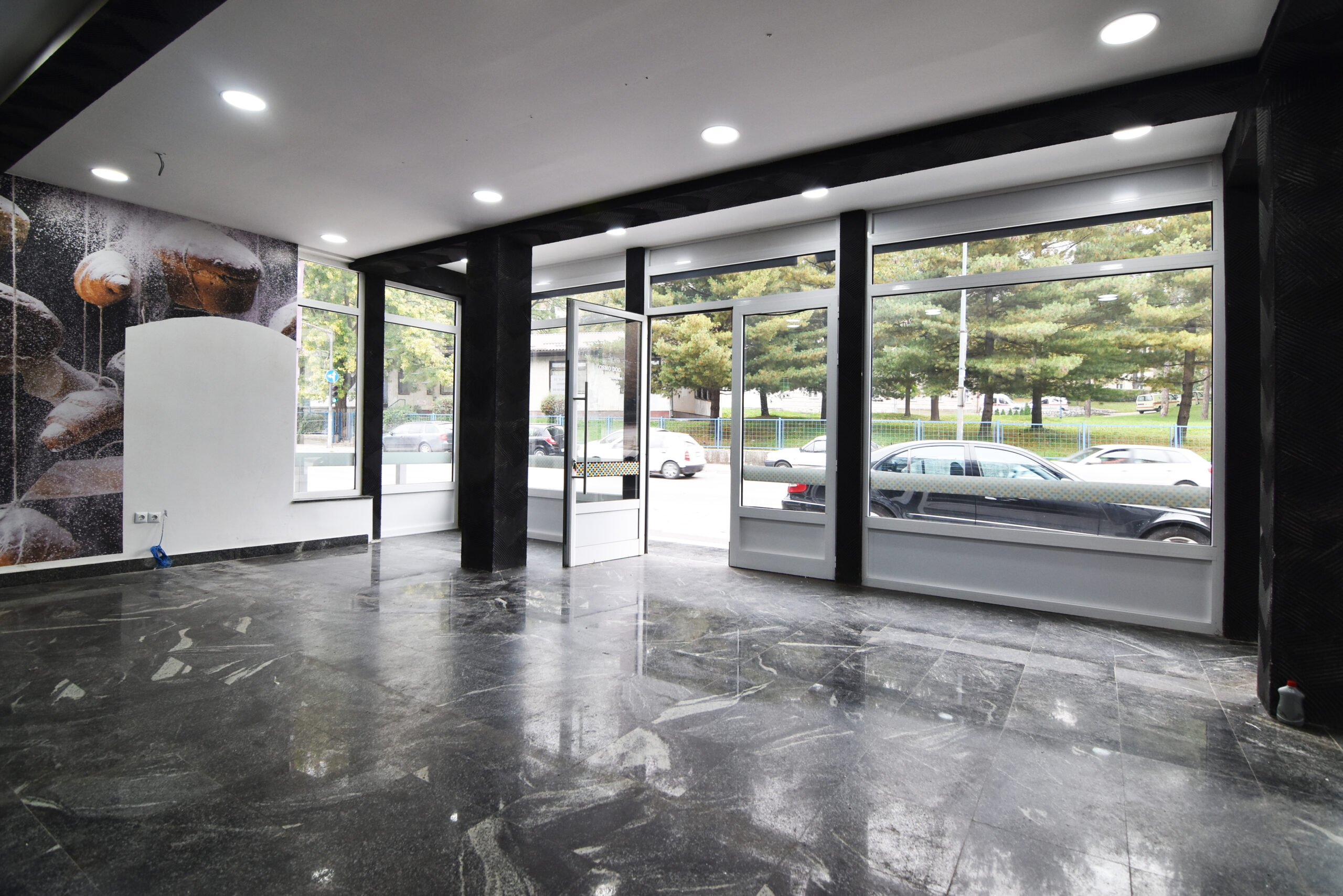 Vielzwecklicher Geschäftsrraum mit ca. 98m² in der Stjepana Tomića-Straße, Bezirk Centar