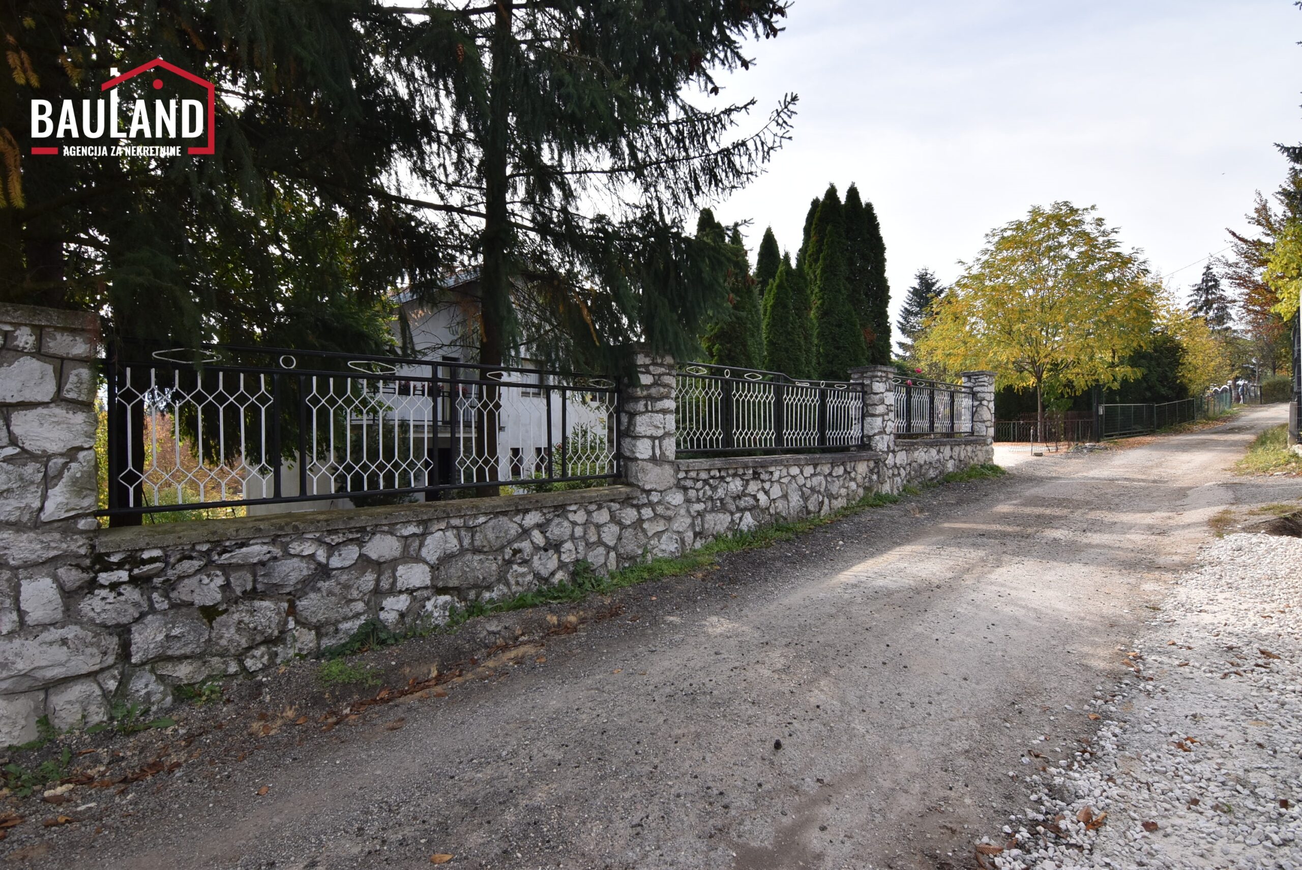 02 kuća na prodaju izgrađena na zemljištu 1290m² Gornje Vlakovo