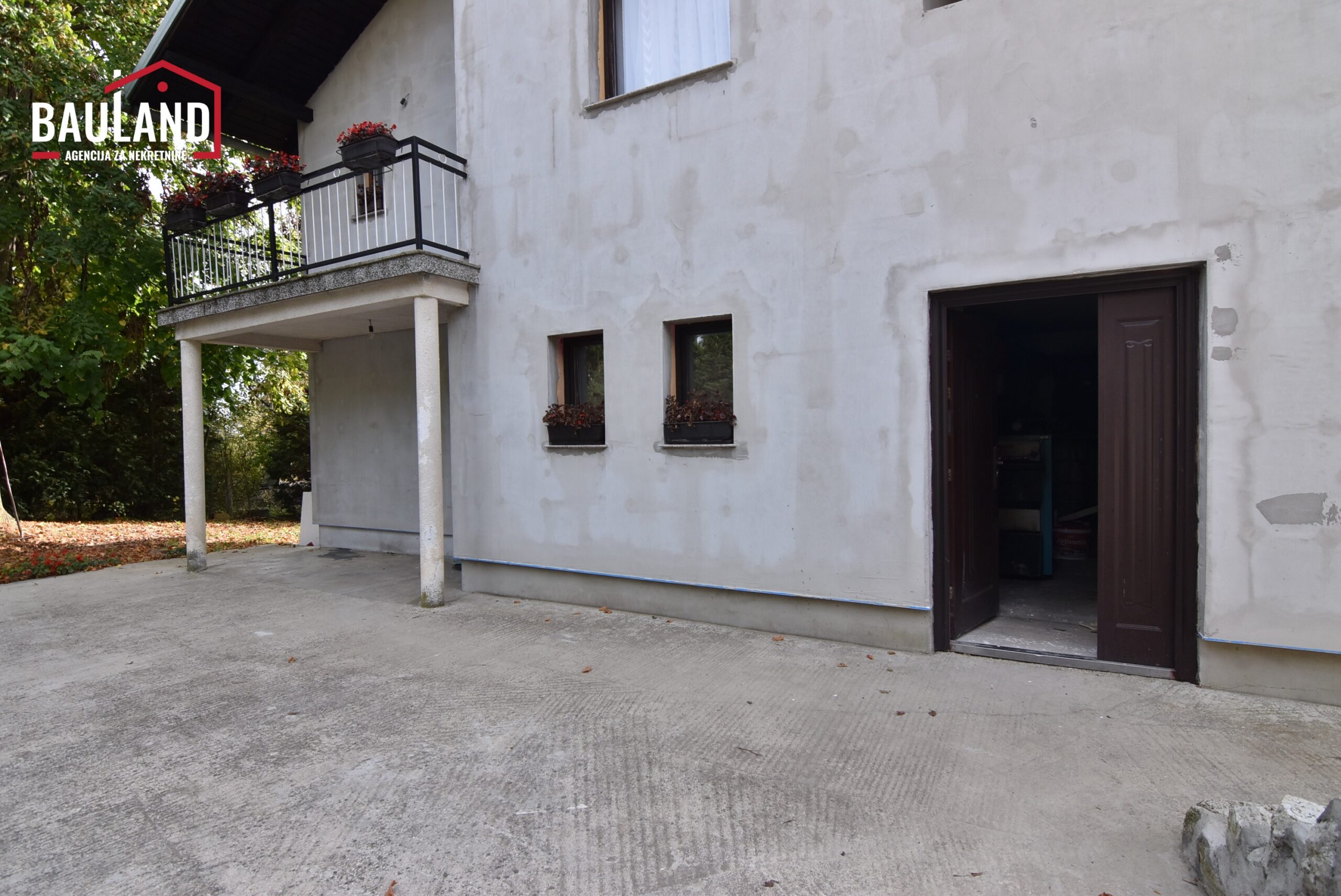 07 prodaje se kuća izgrađena na parceli 1290m² Općina Ilidža